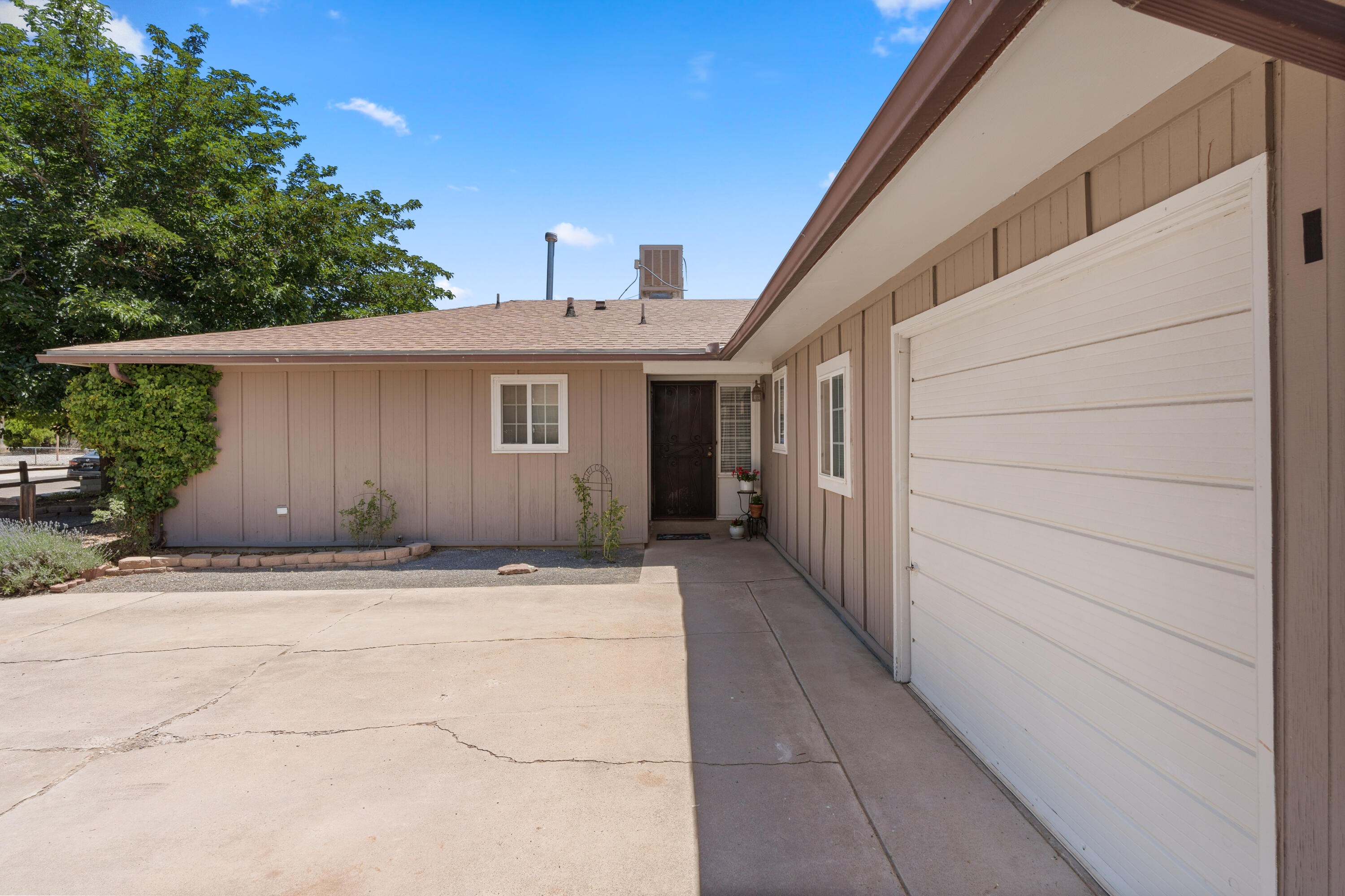 3824 Delamar Avenue NE