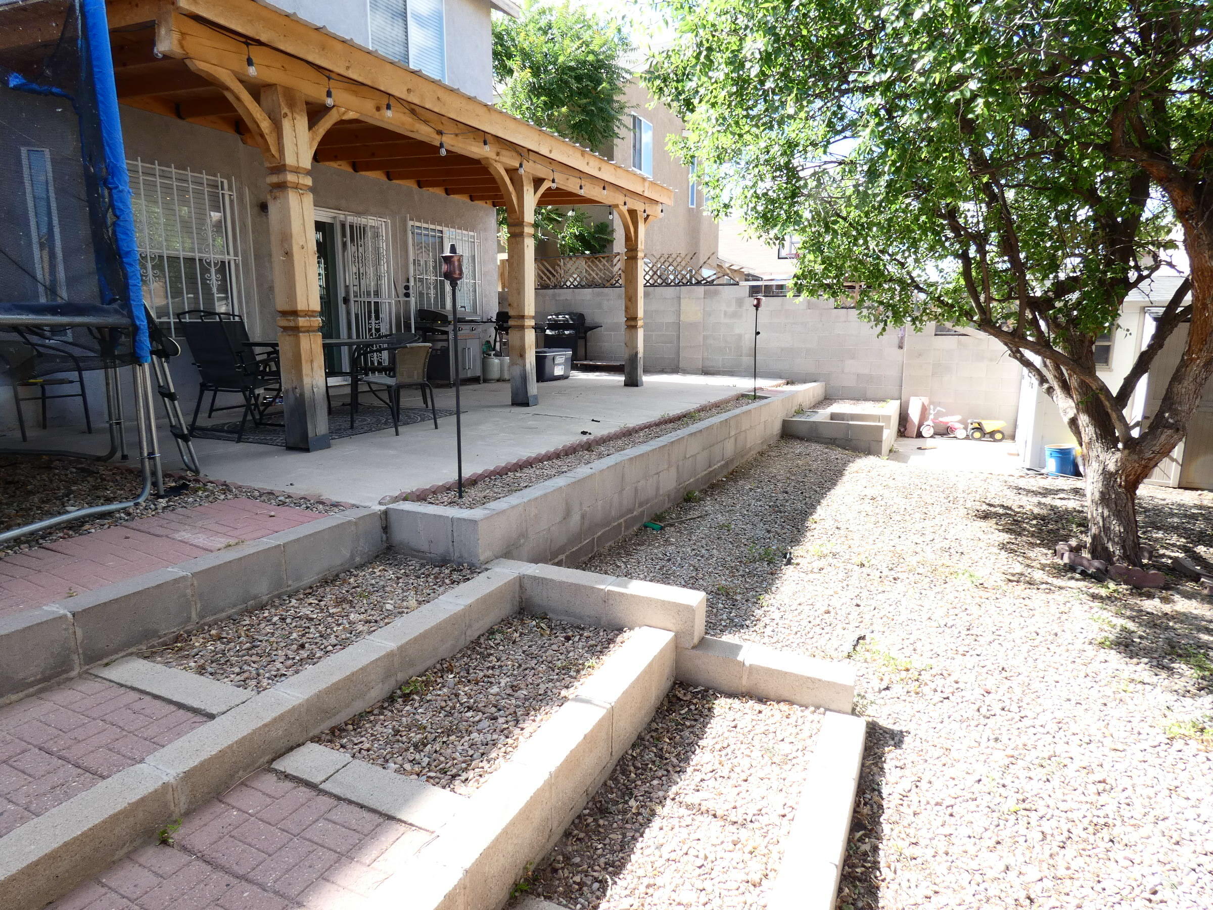 708 Lone Pine Drive SW