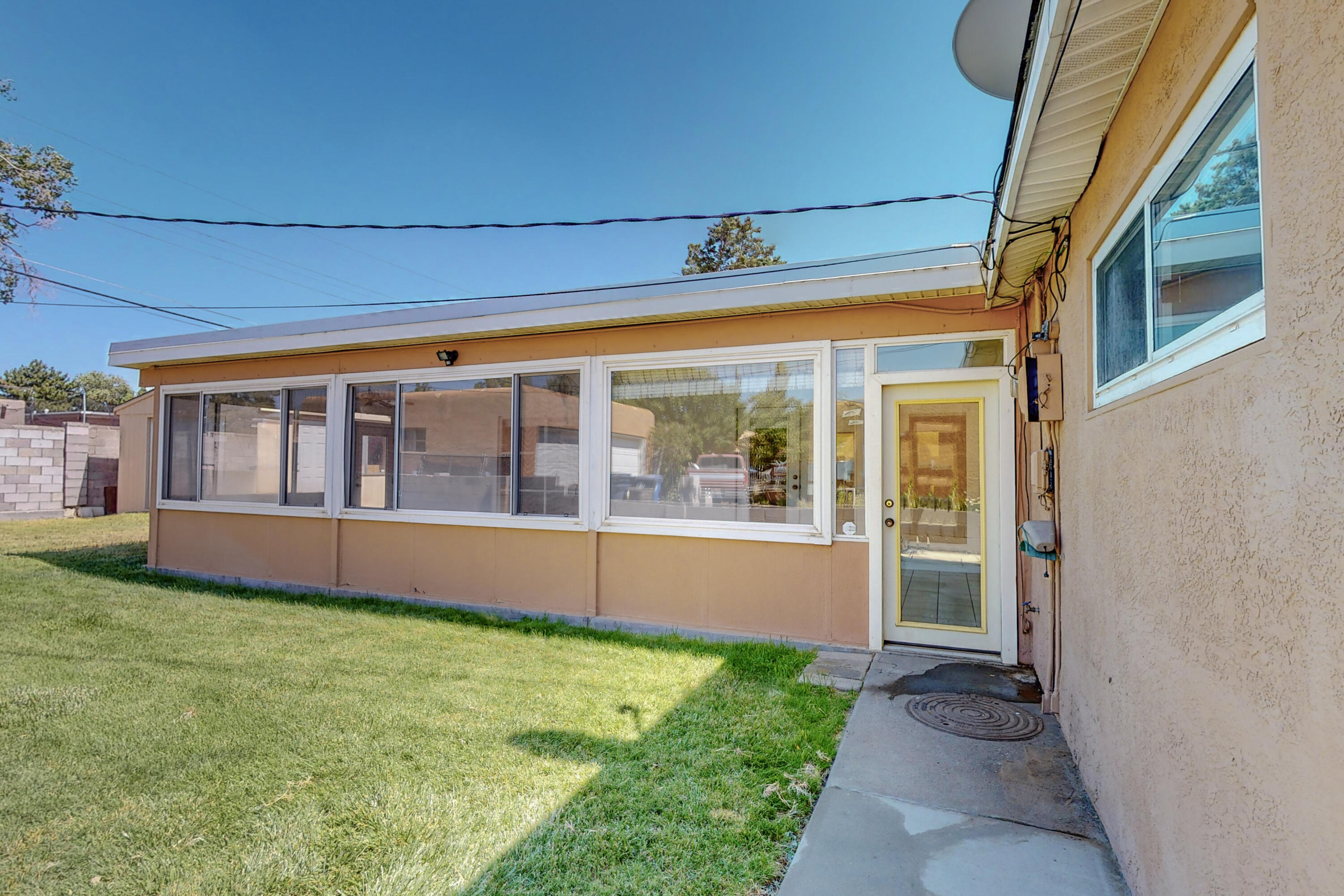 1612 Alvarado Drive NE