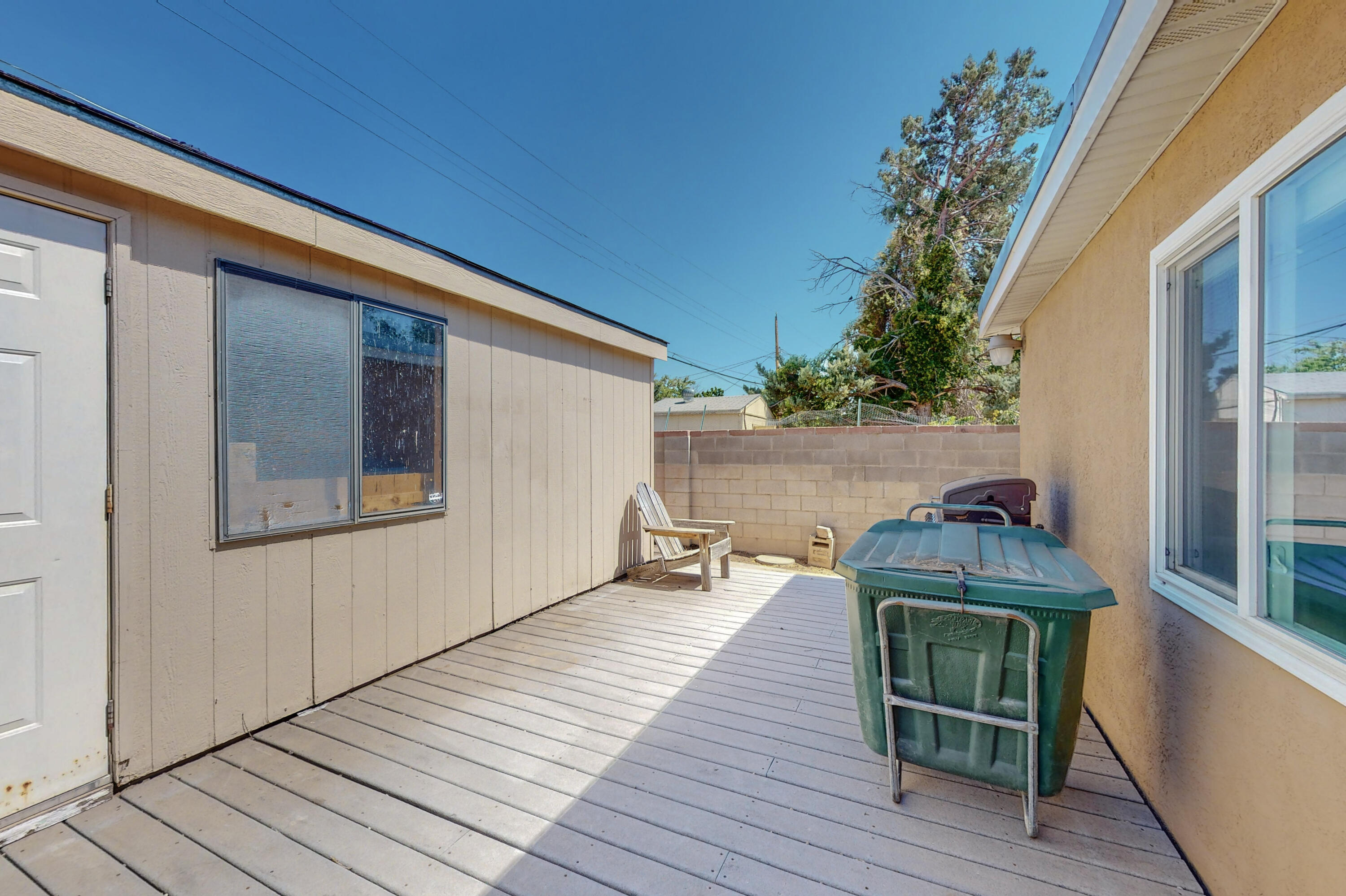 1612 Alvarado Drive NE