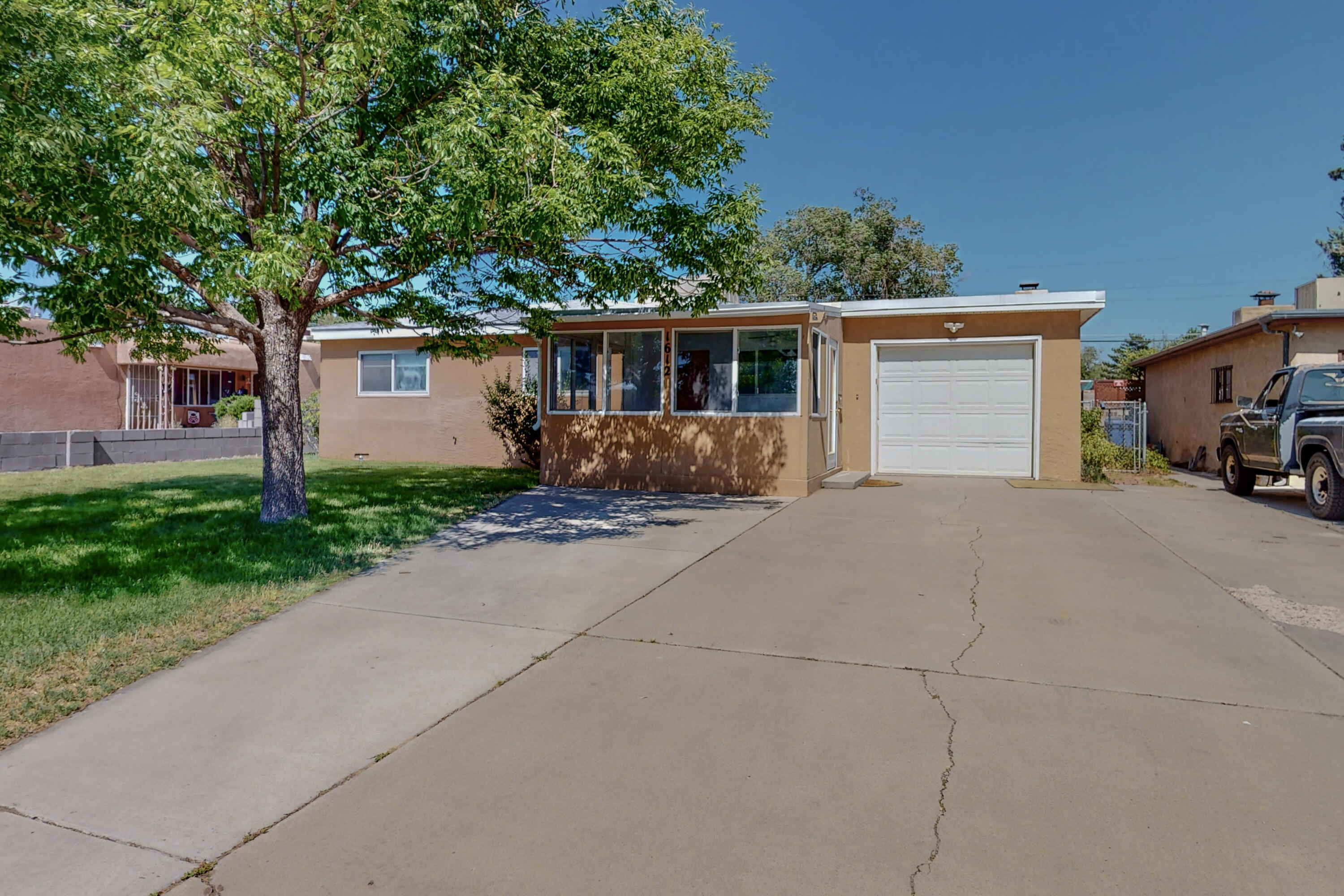 1612 Alvarado Drive NE