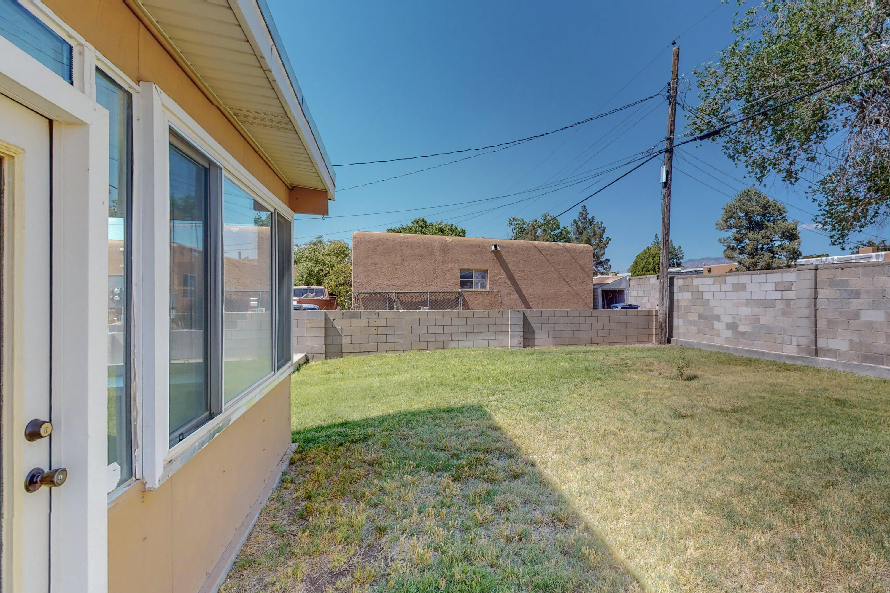 1612 Alvarado Drive NE