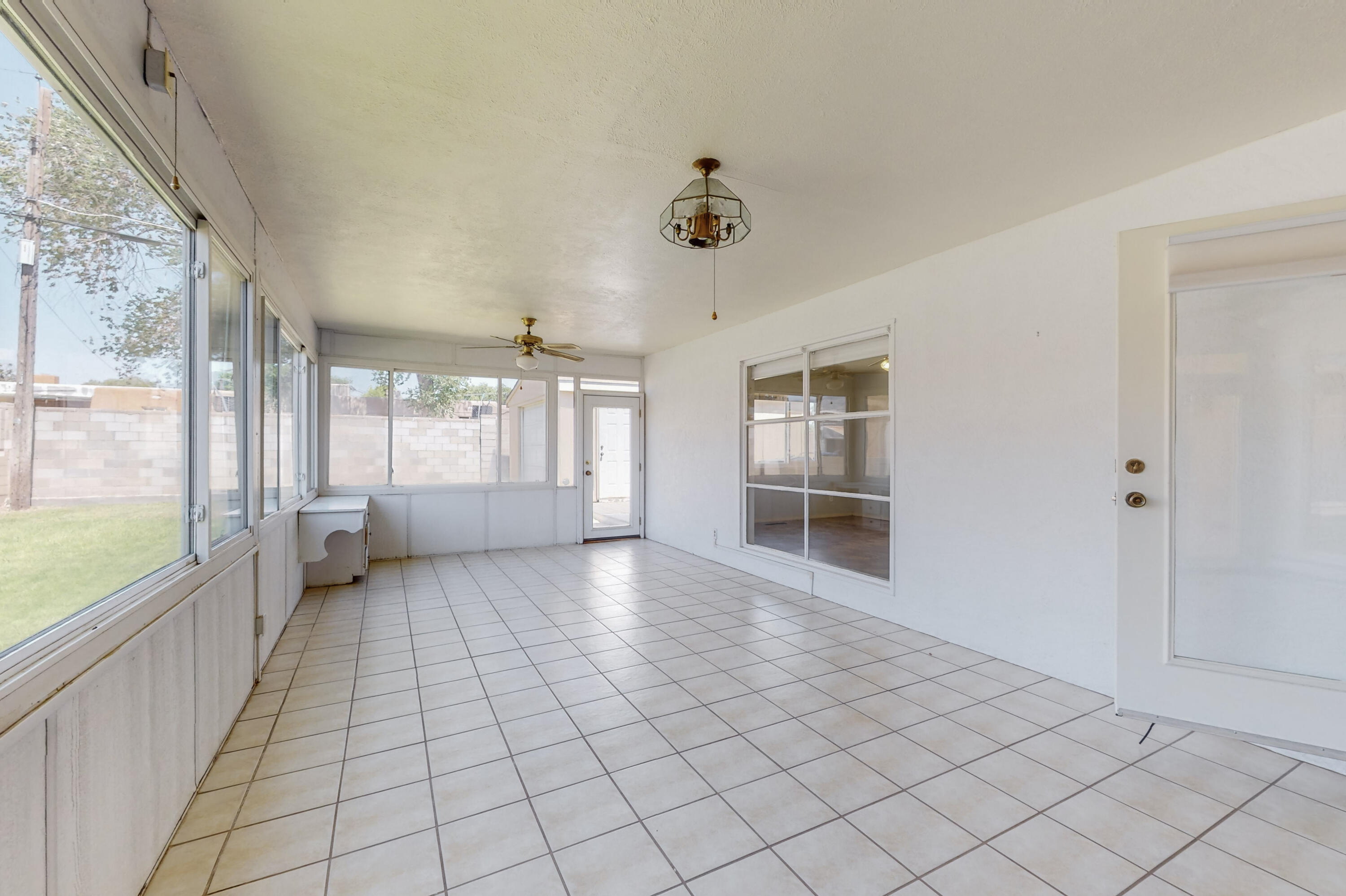 1612 Alvarado Drive NE
