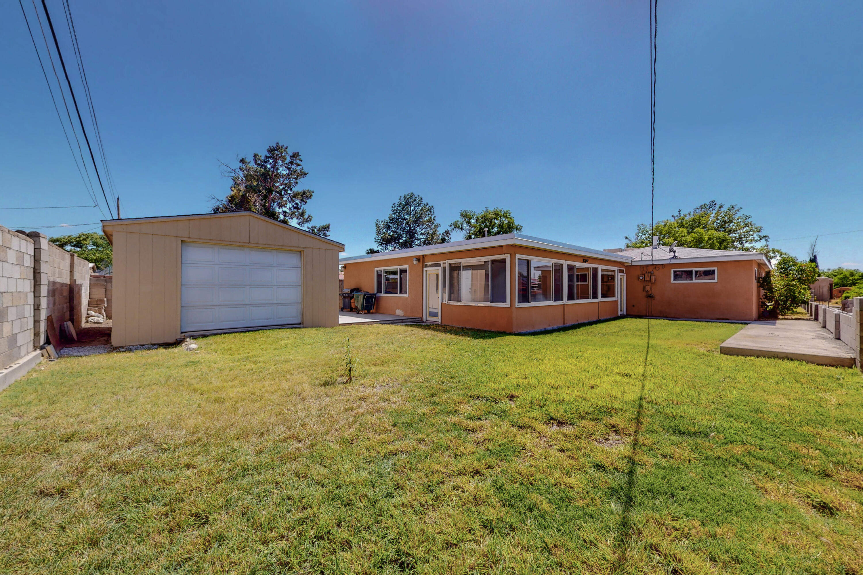 1612 Alvarado Drive NE