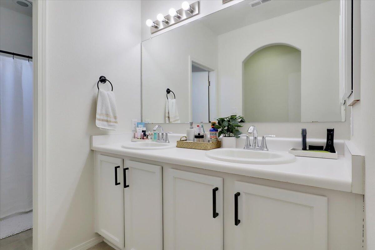 11016 Fort Point Lane NE Unit: B