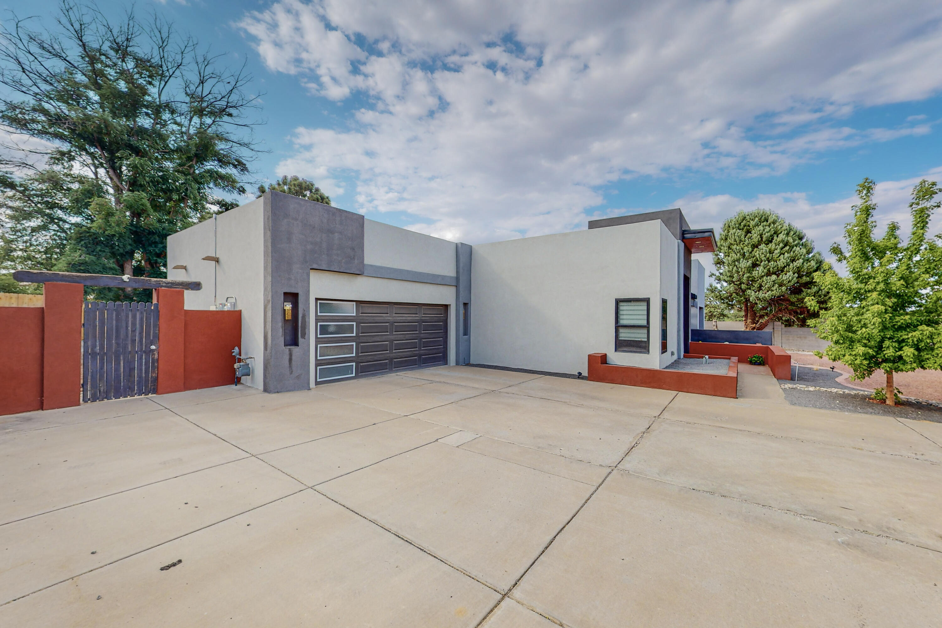 9944 Radcliffe Road NW