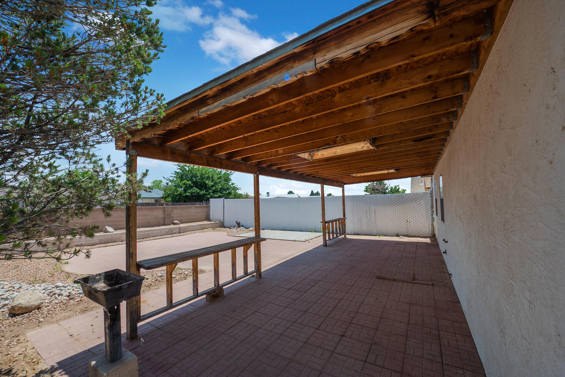 872 Entrada Drive SW