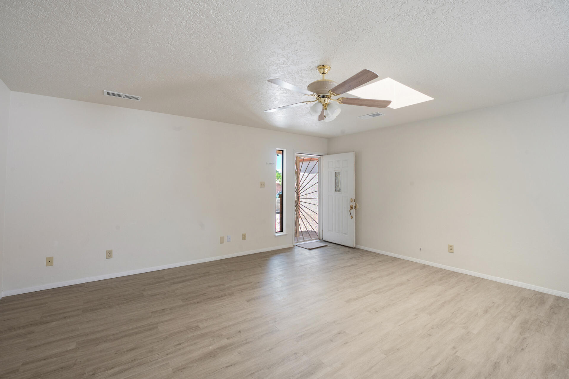 872 Entrada Drive SW