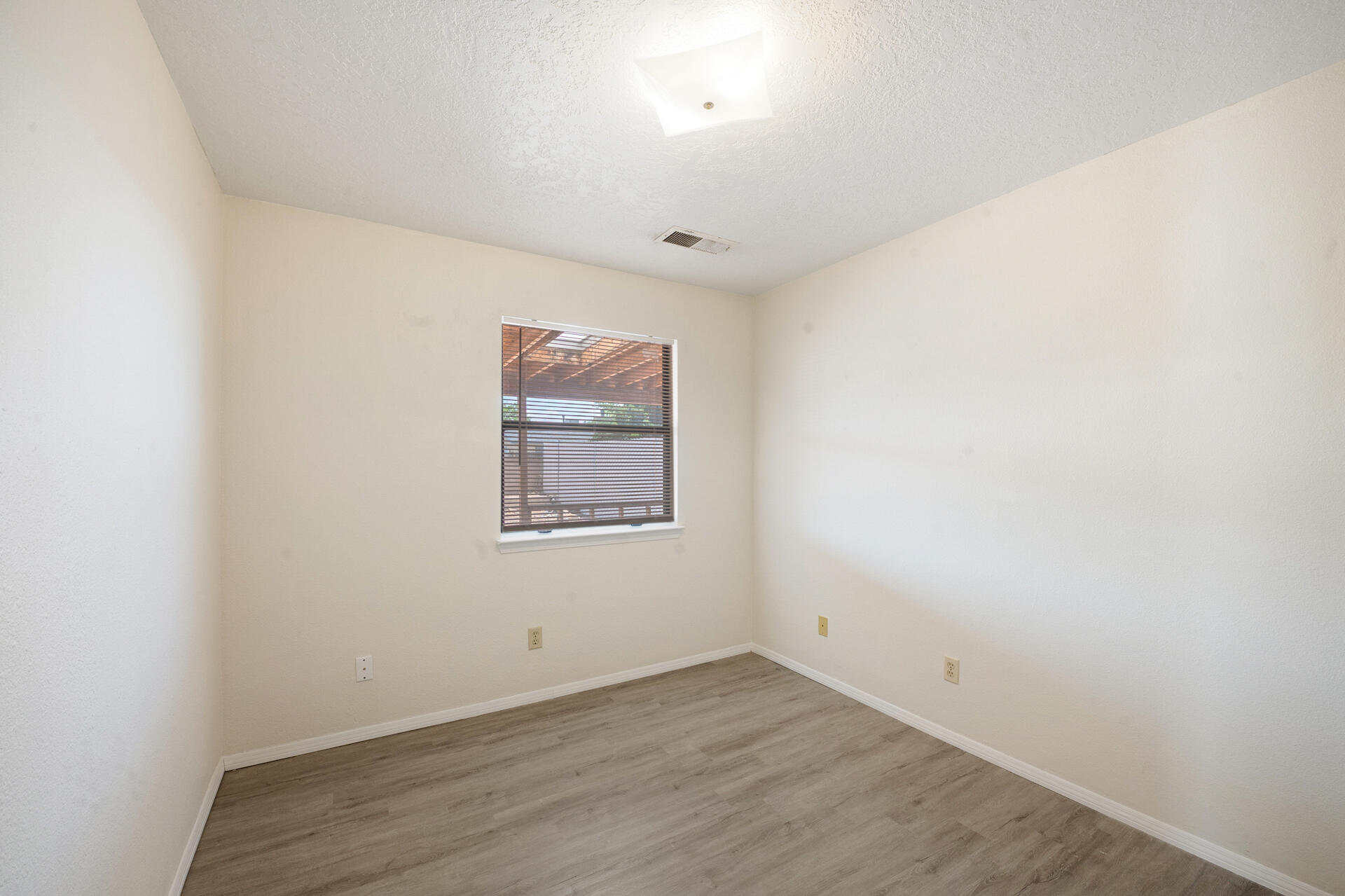 872 Entrada Drive SW