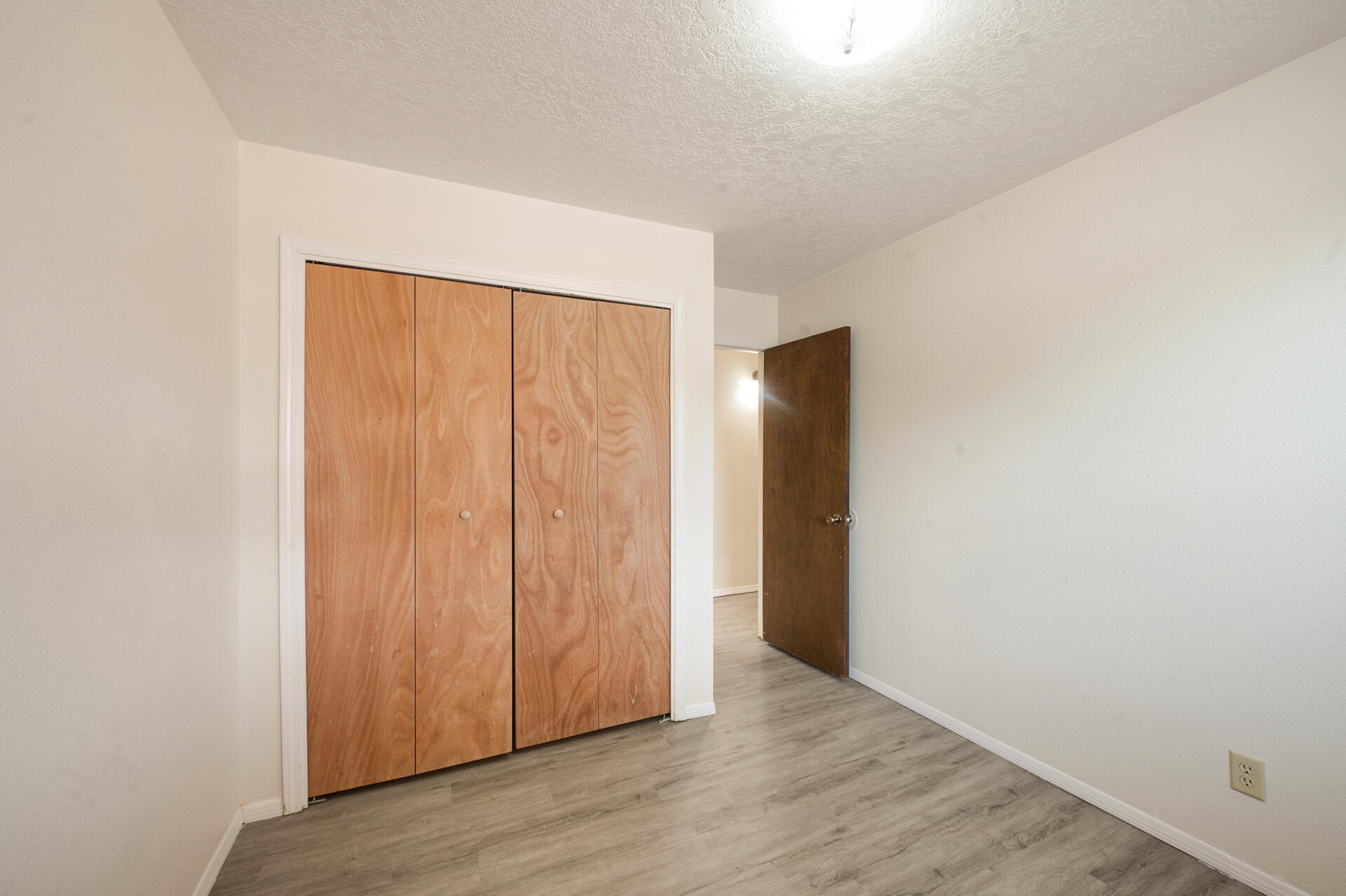 872 Entrada Drive SW