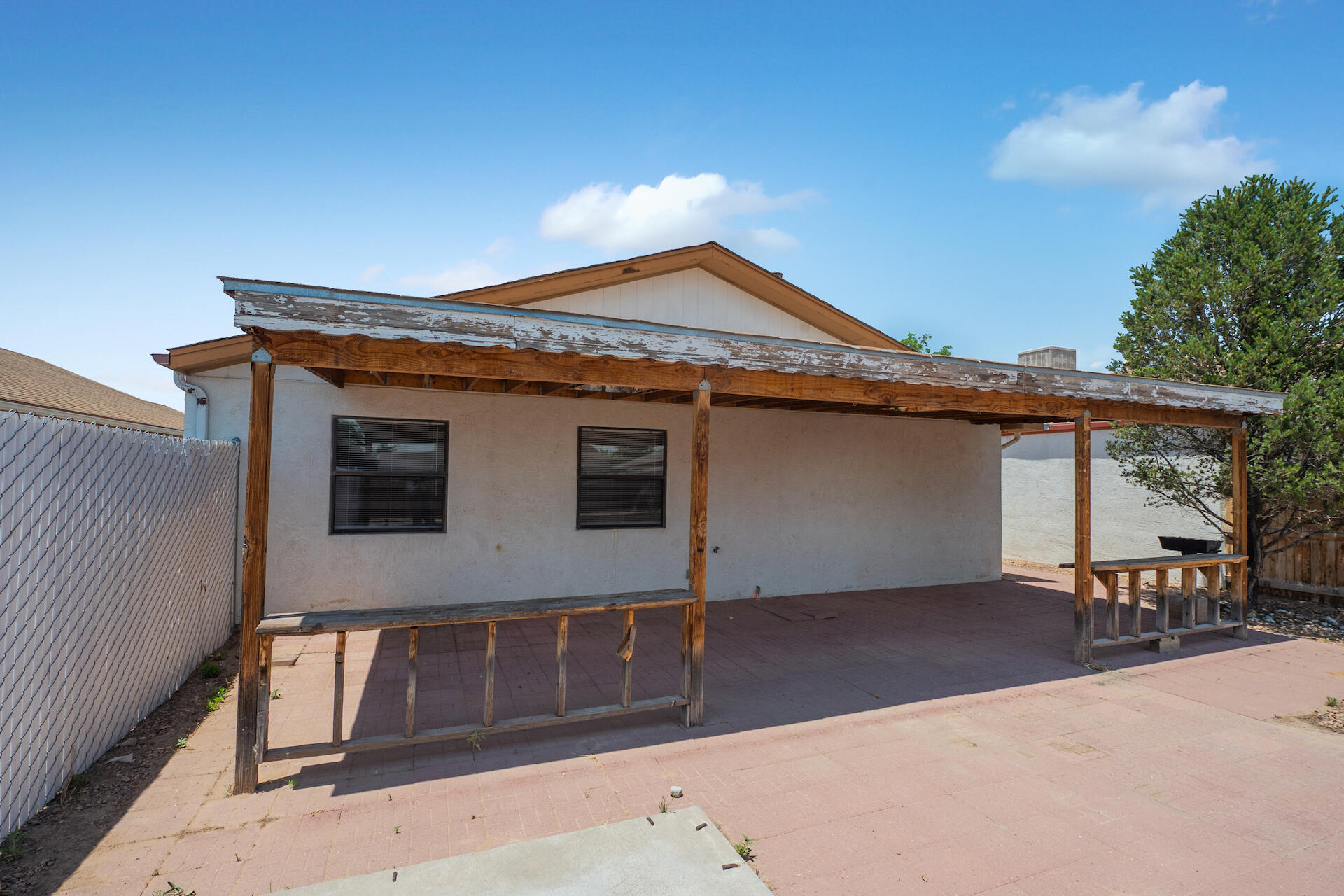 872 Entrada Drive SW