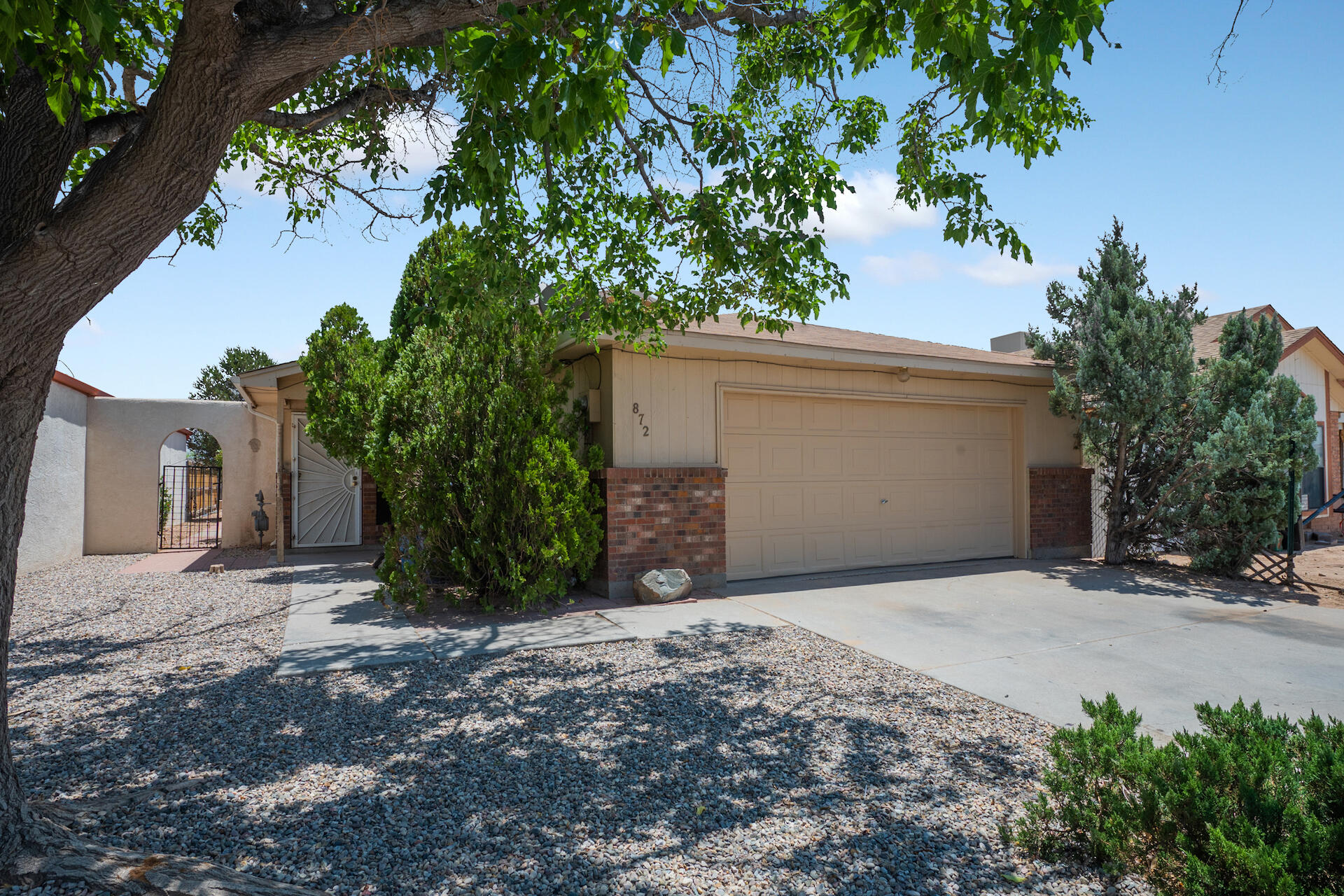 872 Entrada Drive SW
