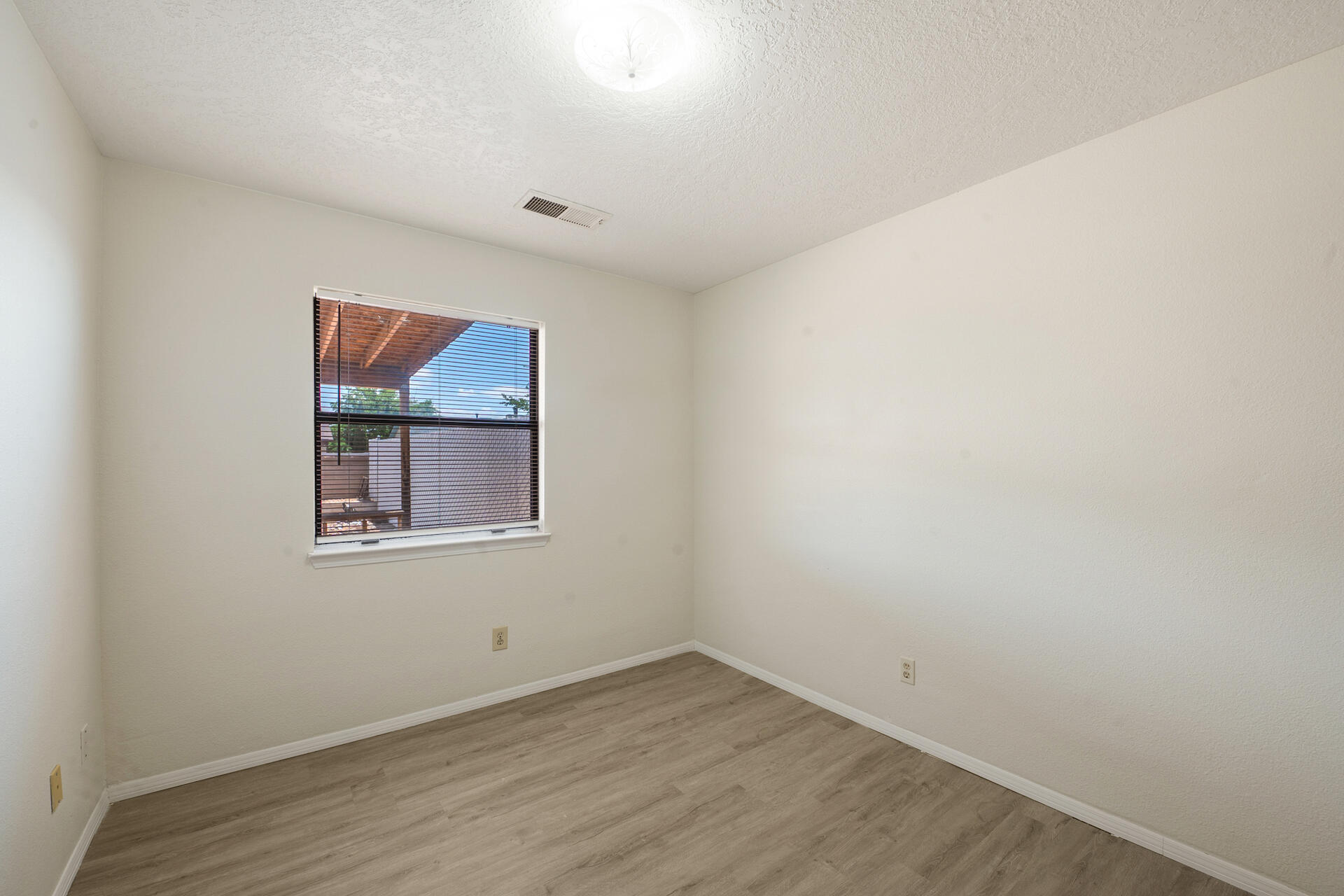 872 Entrada Drive SW