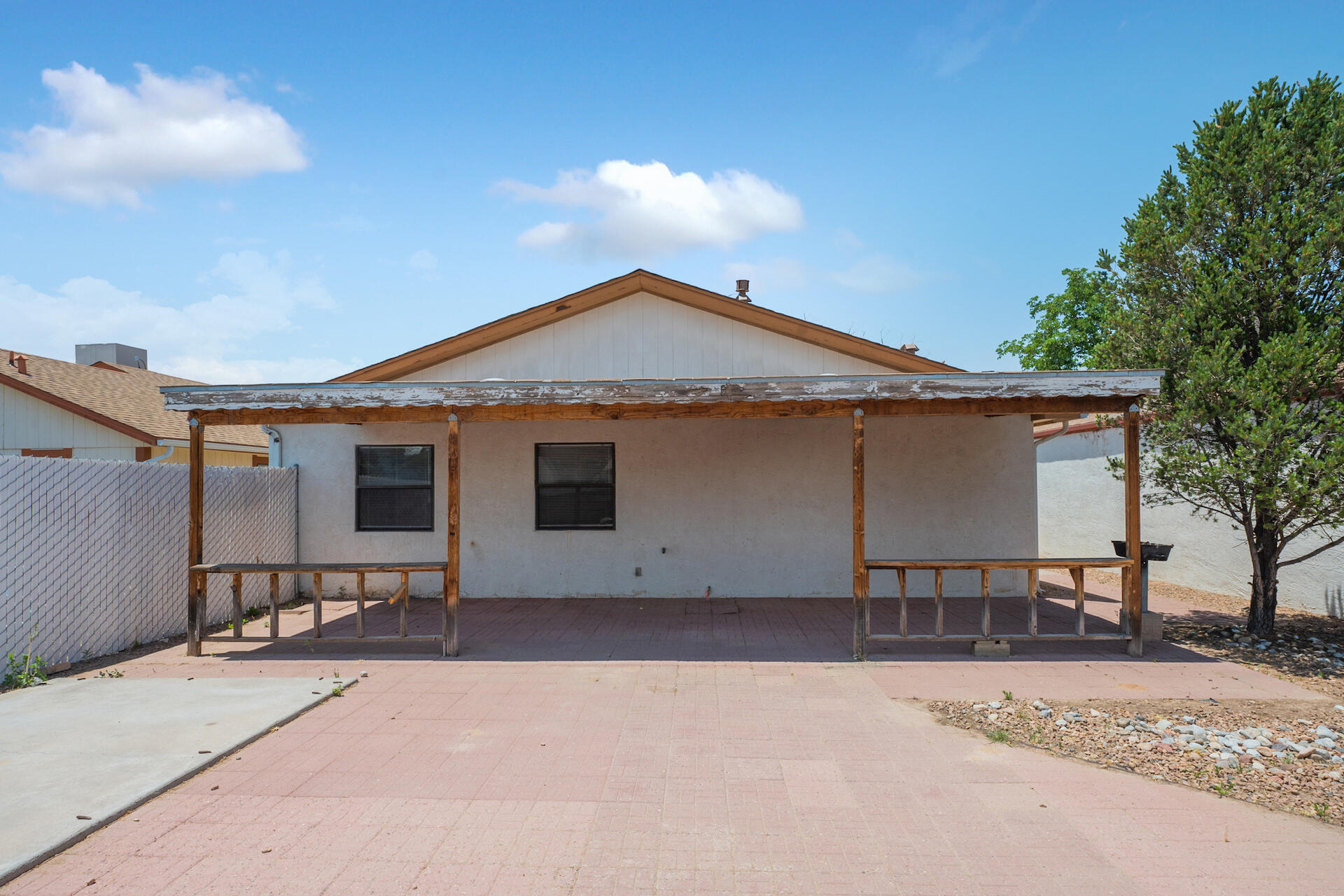 872 Entrada Drive SW