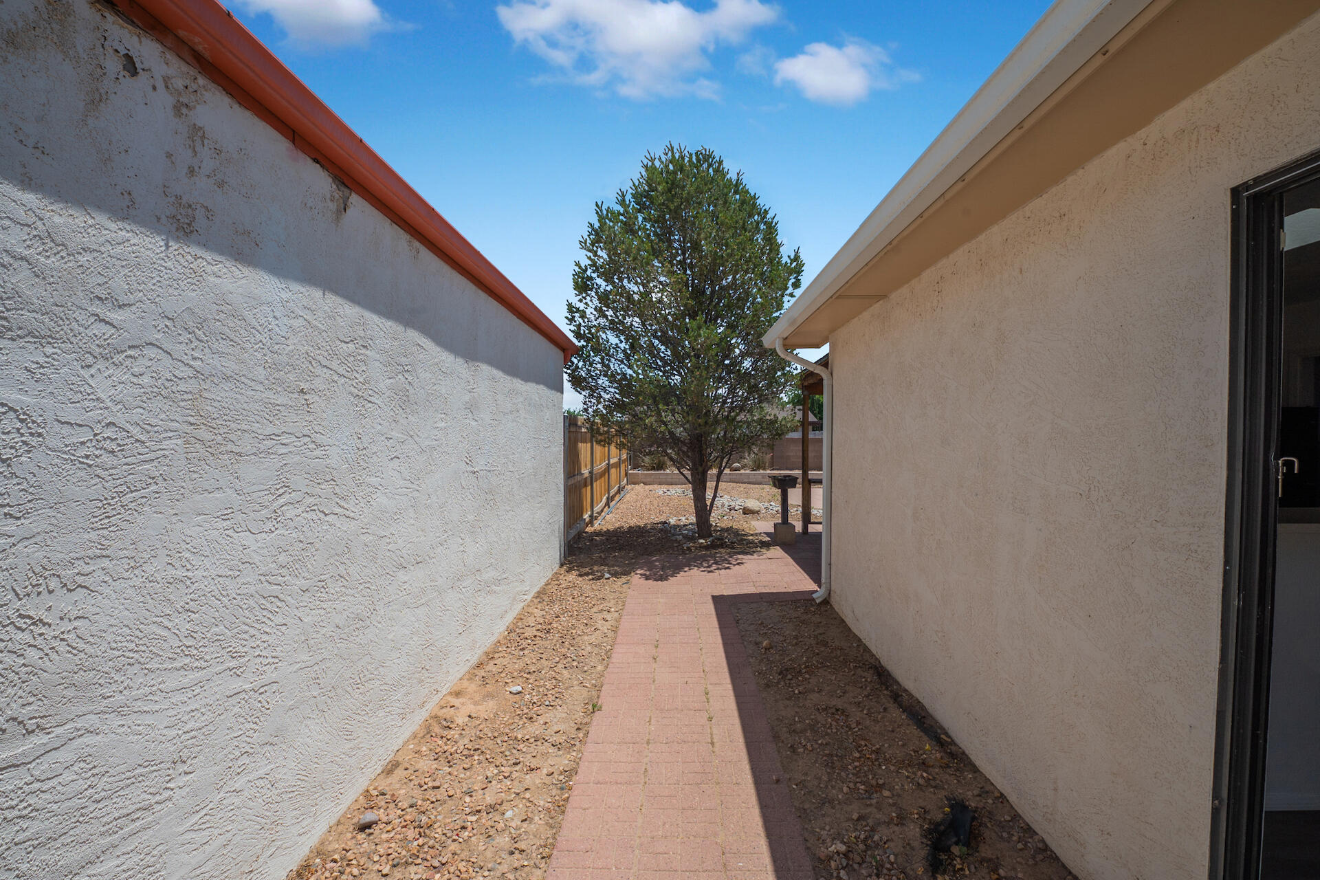 872 Entrada Drive SW