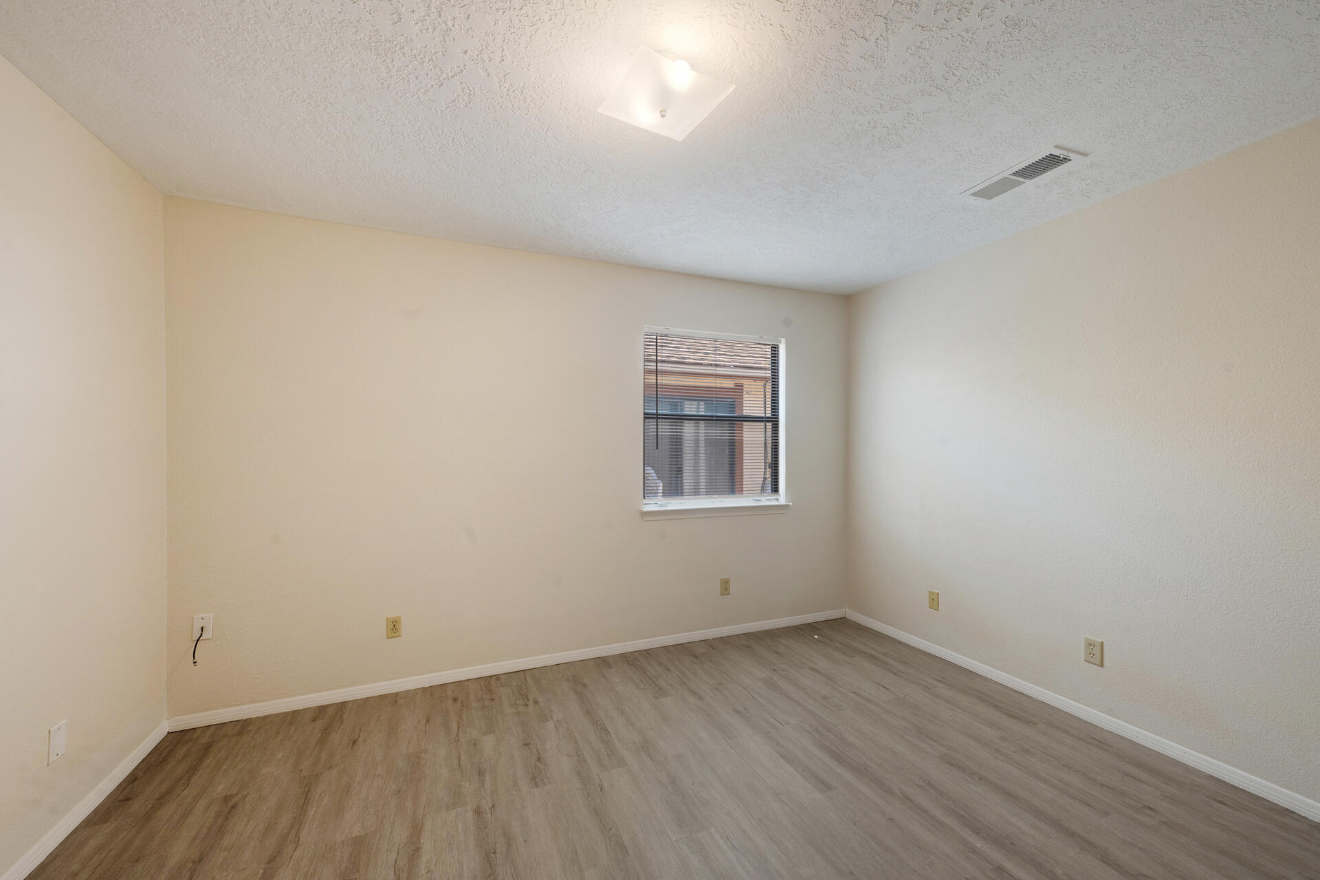872 Entrada Drive SW