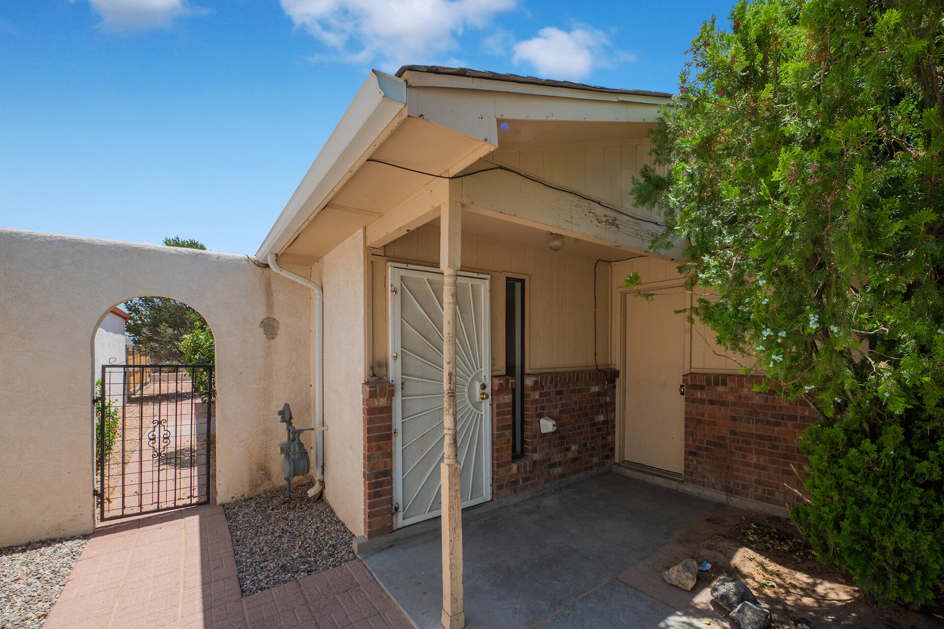 872 Entrada Drive SW