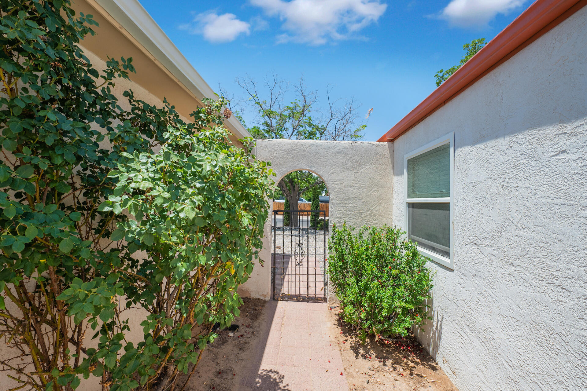 872 Entrada Drive SW