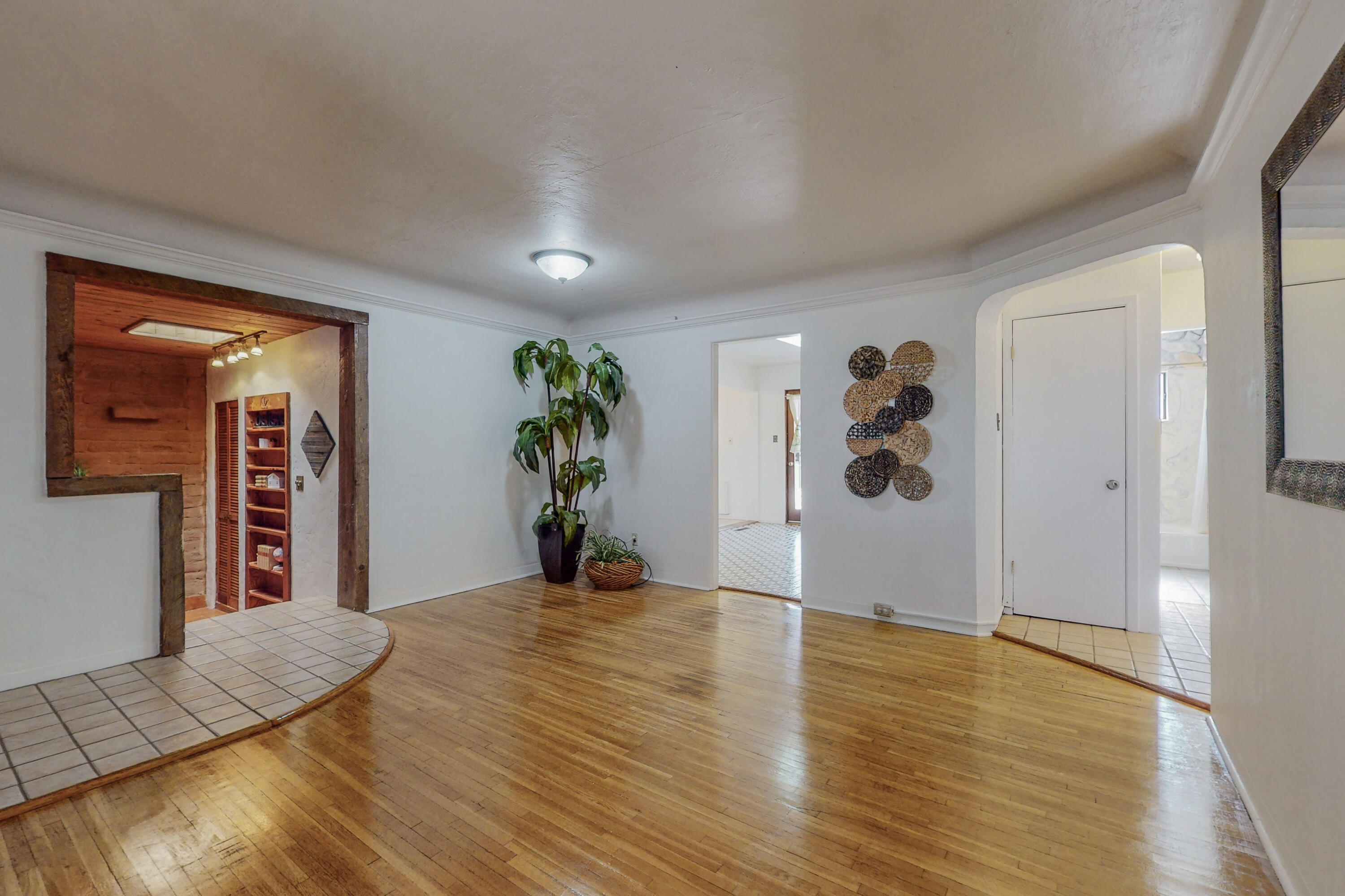 940 Palomas Drive SE