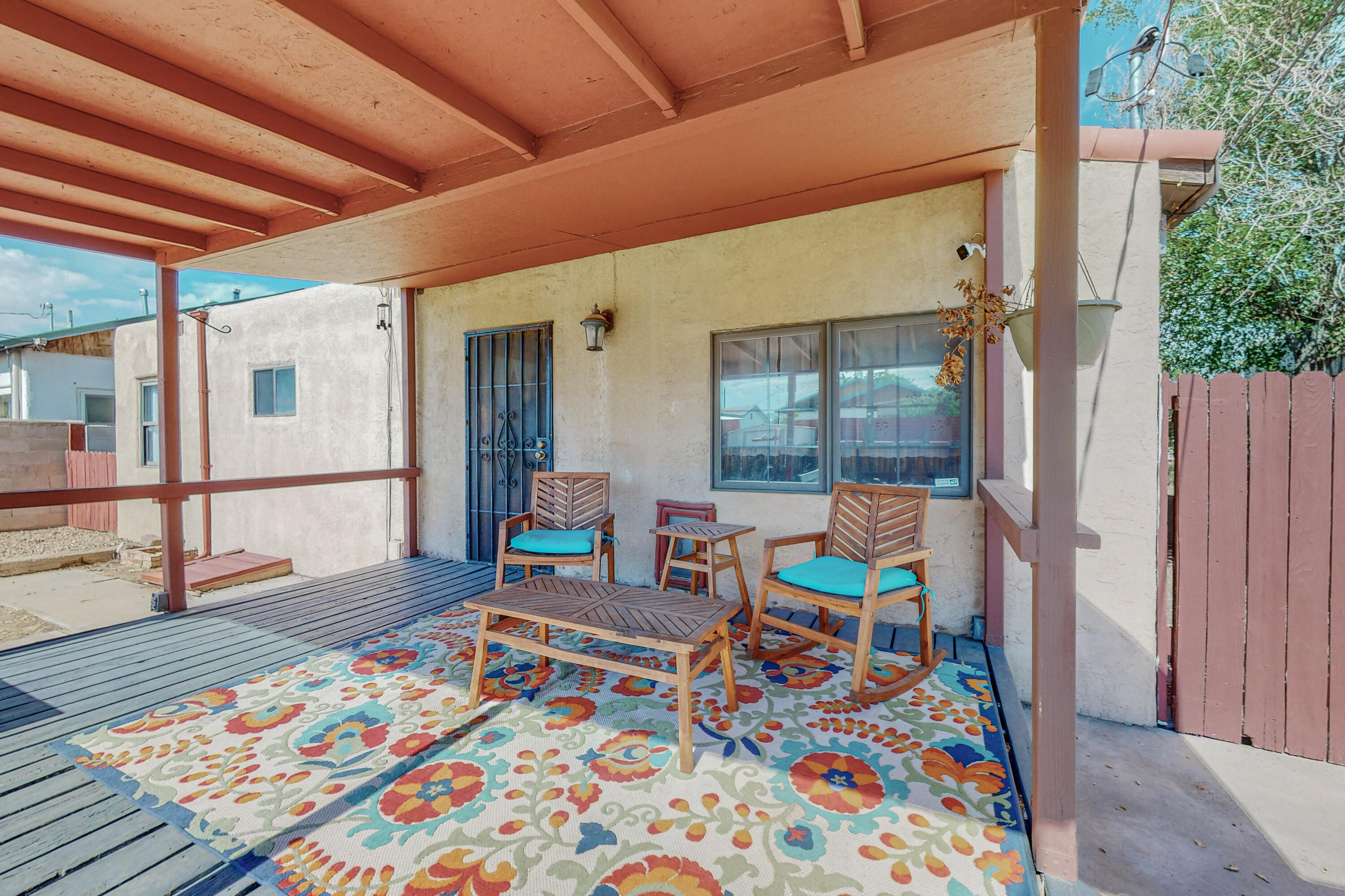 940 Palomas Drive SE
