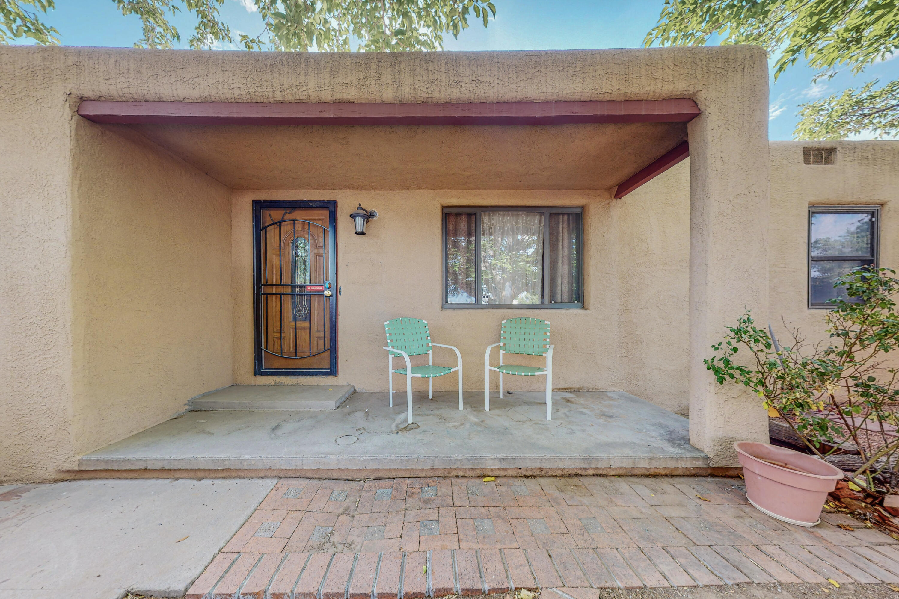 940 Palomas Drive SE
