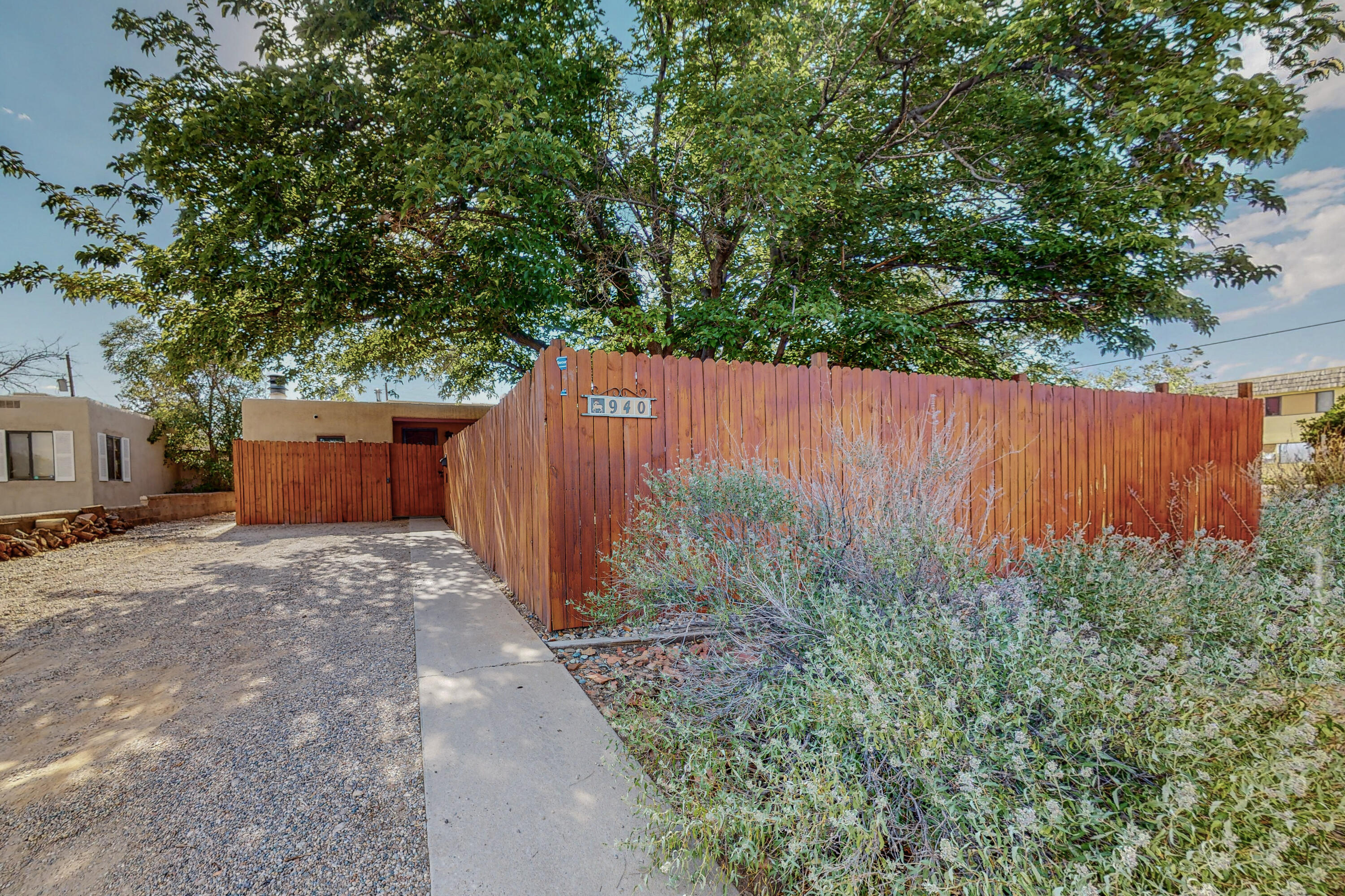 940 Palomas Drive SE