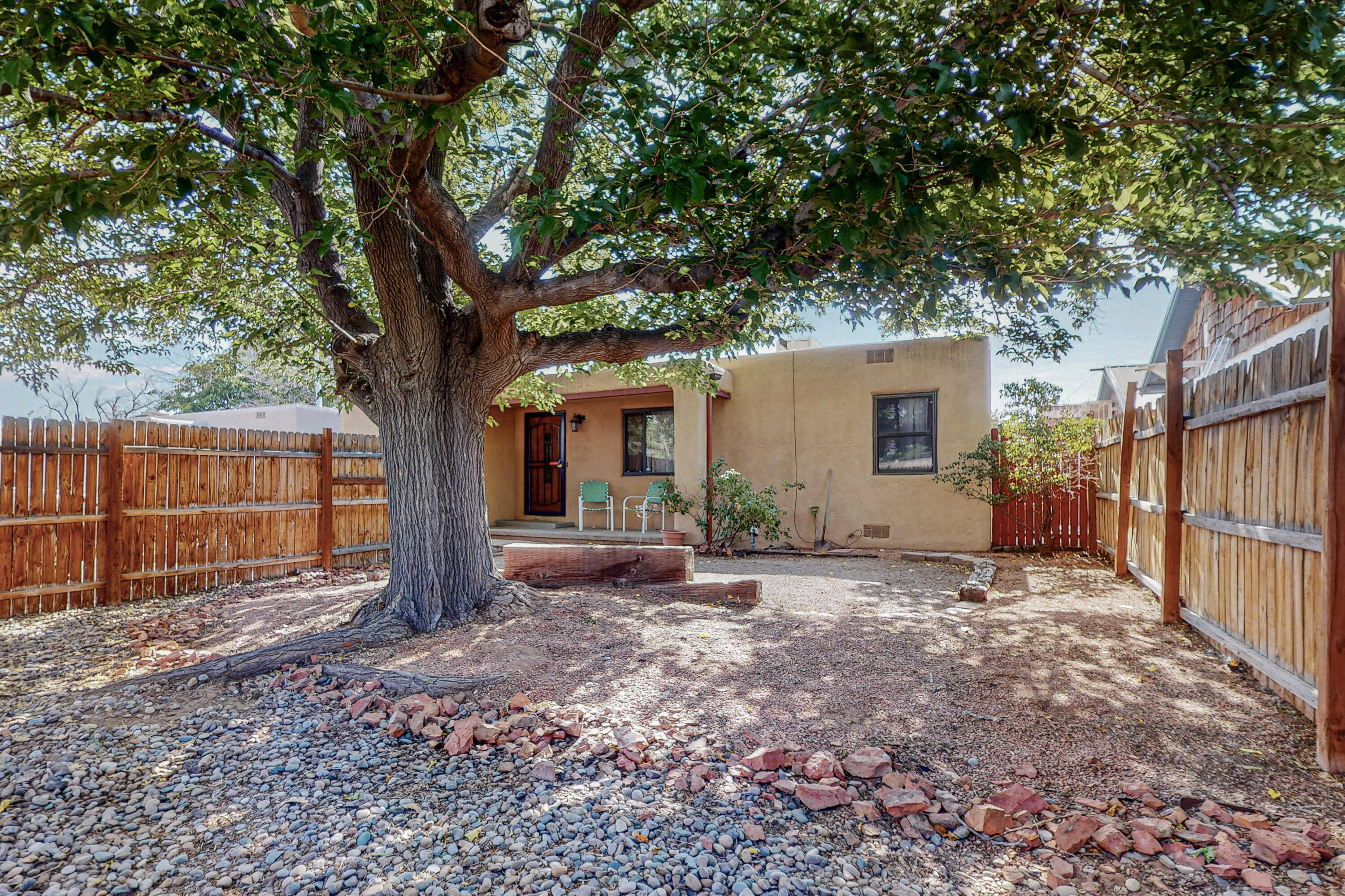 940 Palomas Drive SE