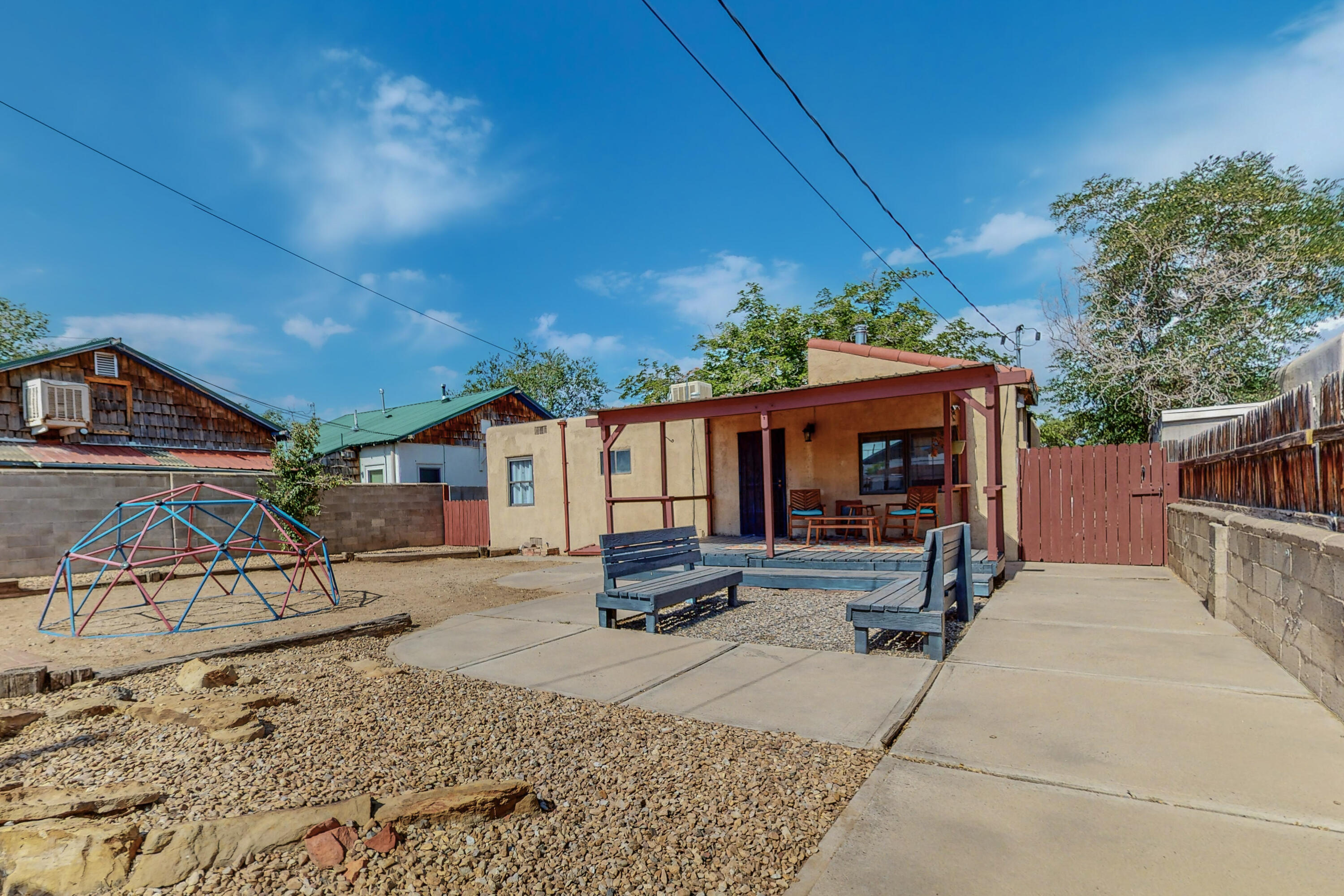 940 Palomas Drive SE