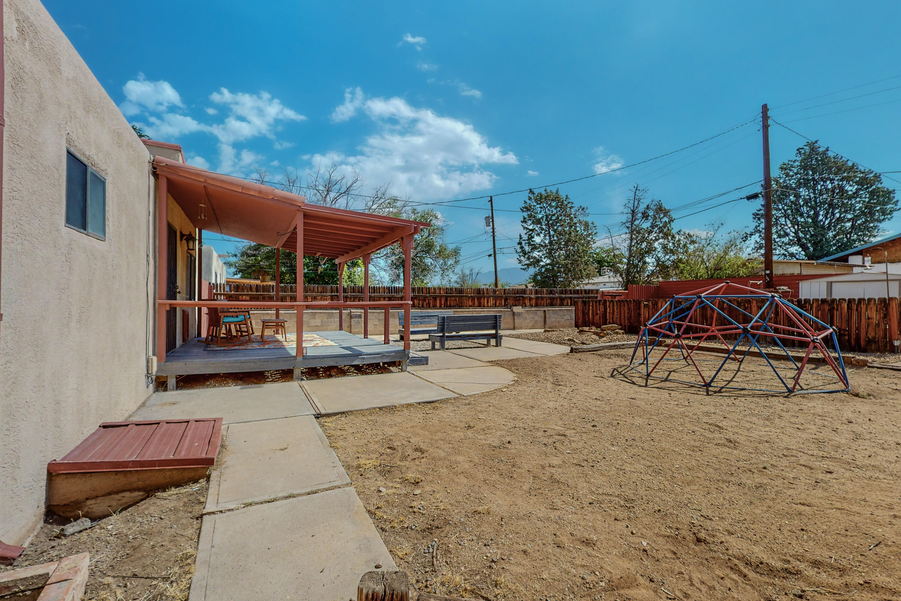 940 Palomas Drive SE