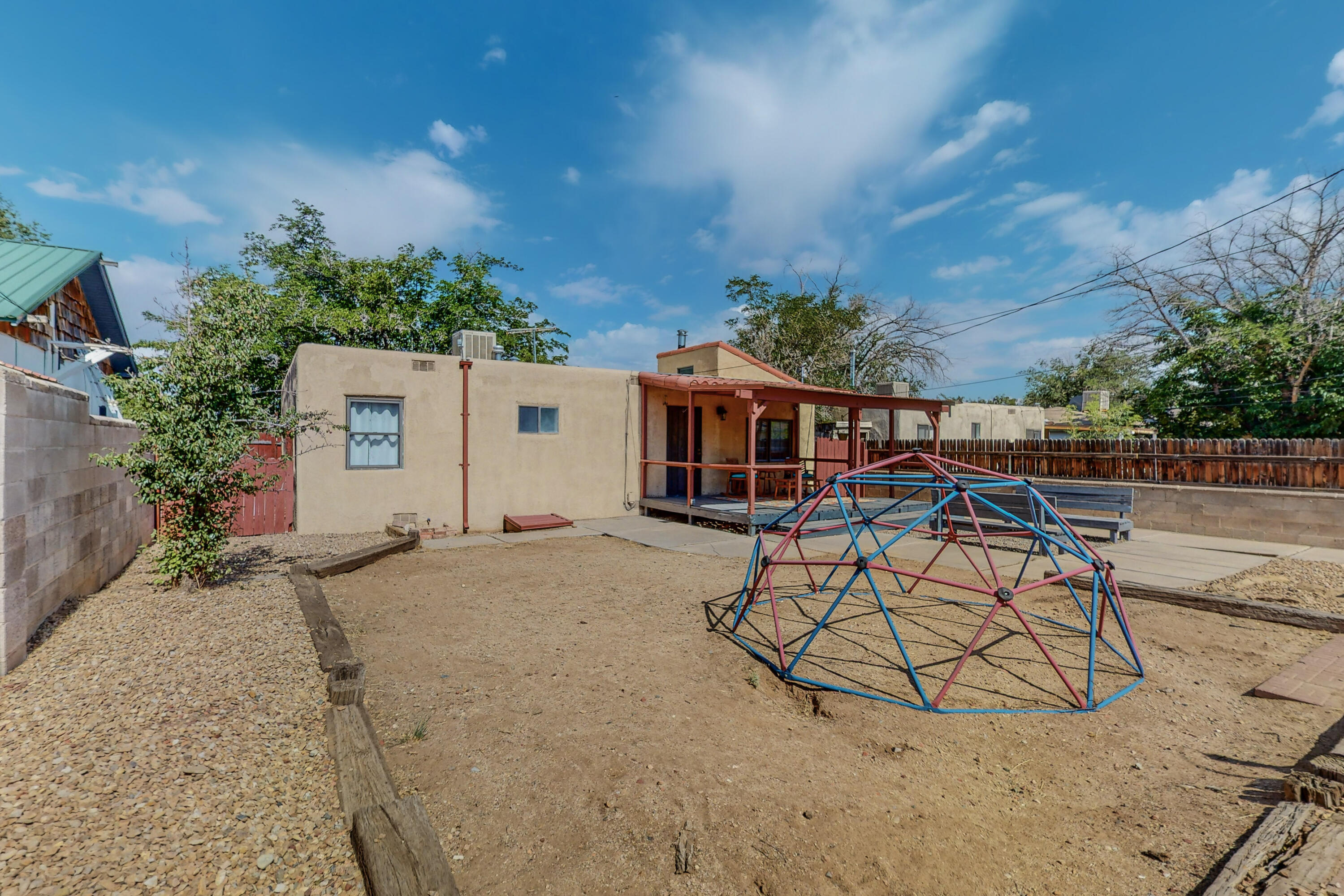 940 Palomas Drive SE