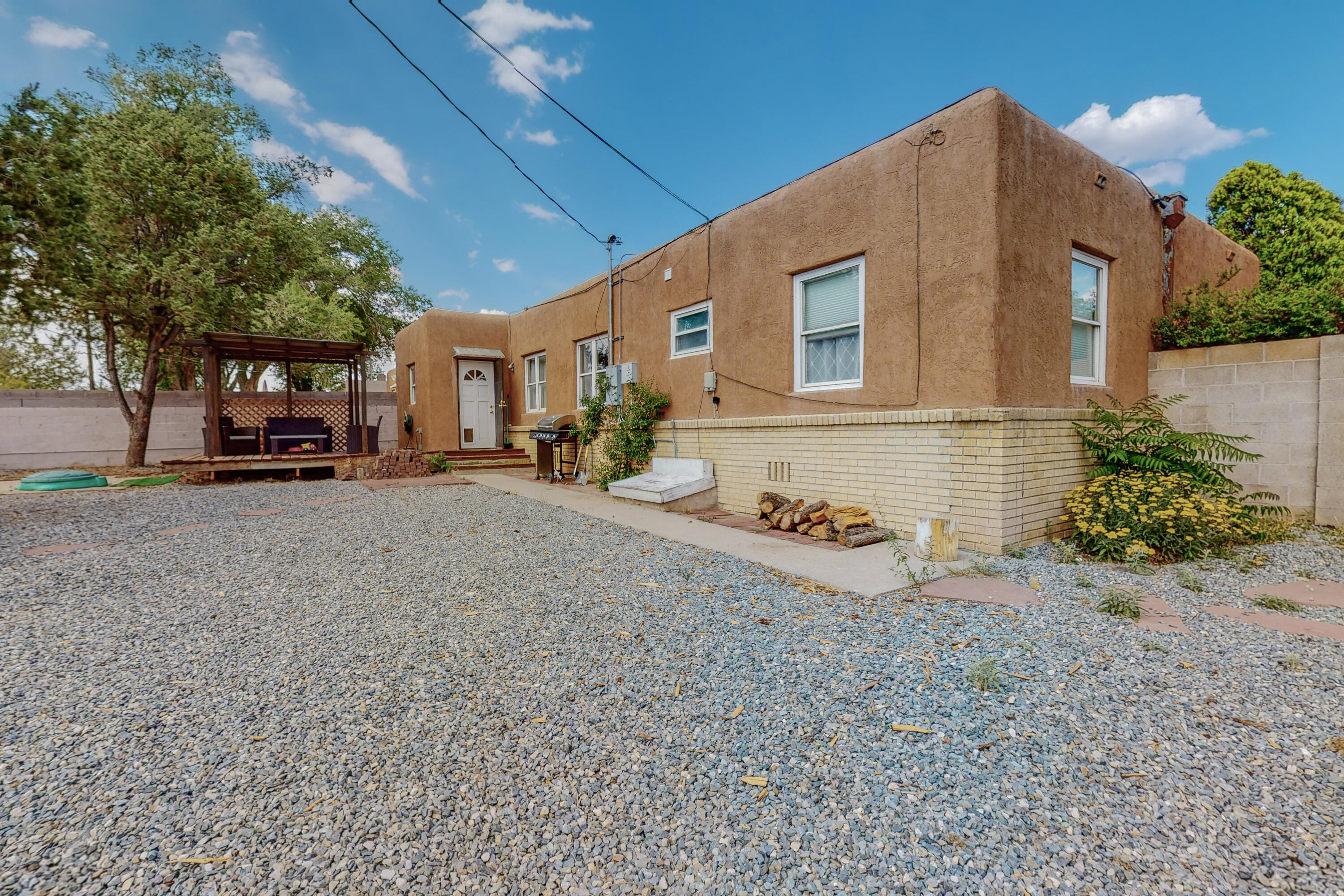 401 Cardenas Drive NE
