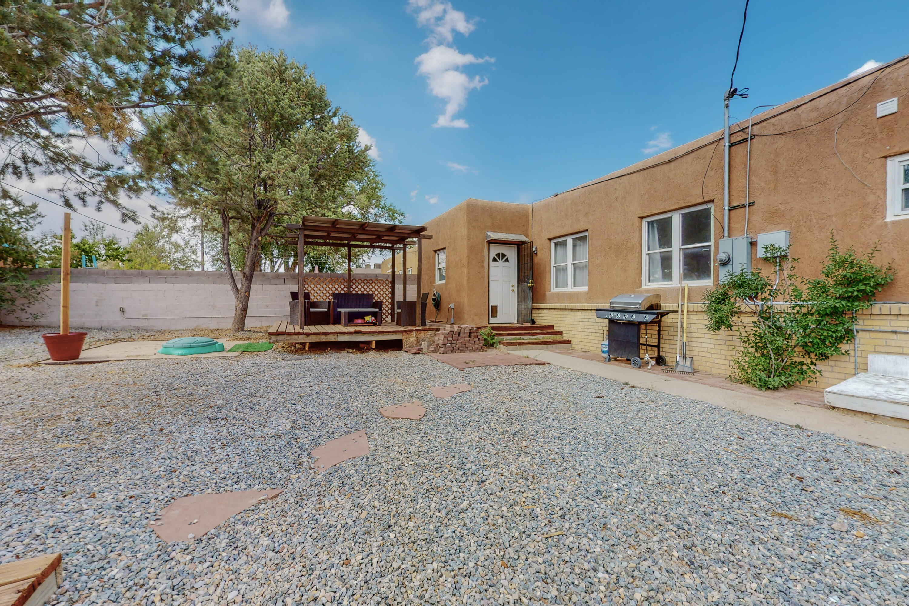 401 Cardenas Drive NE