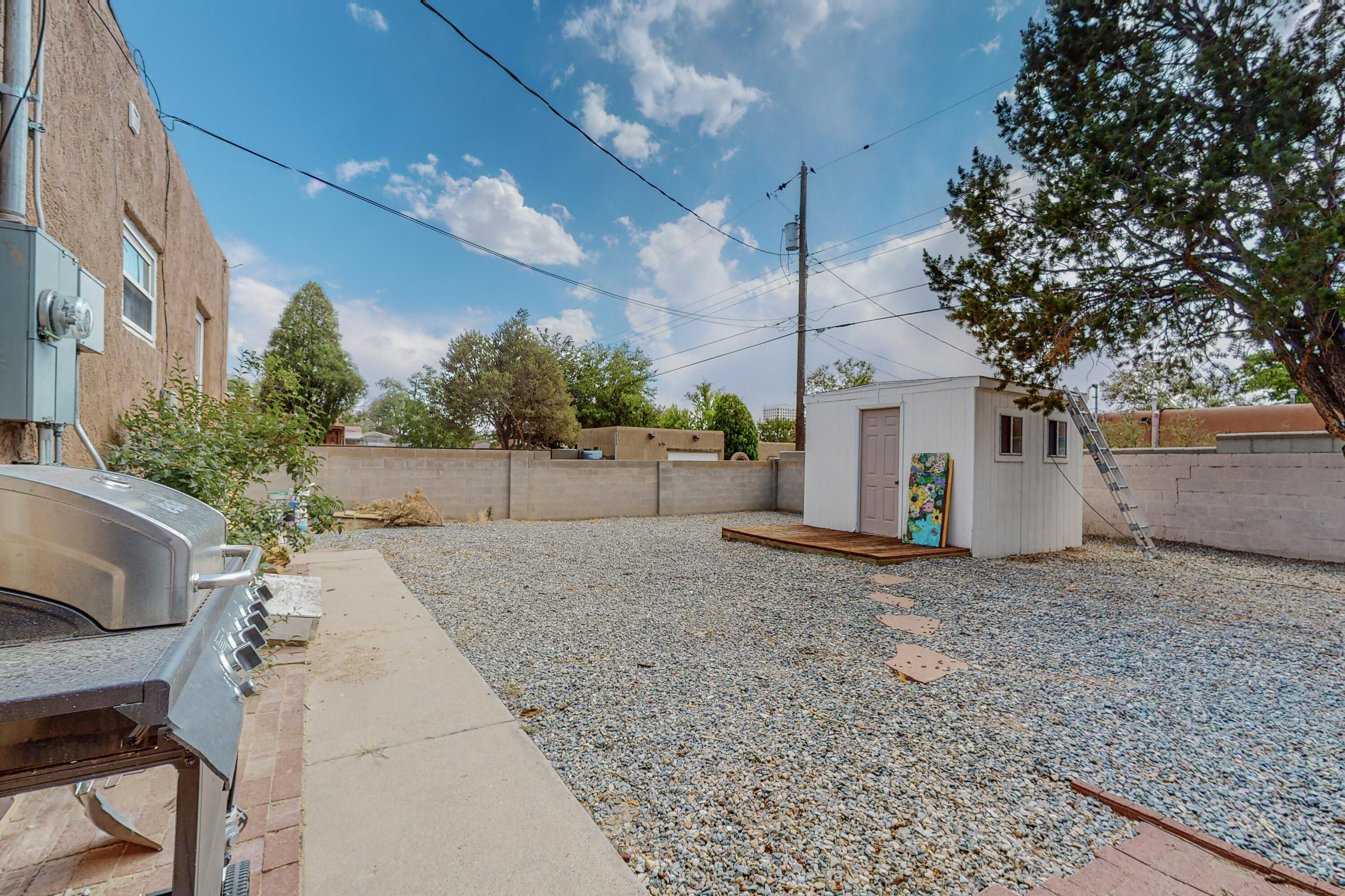 401 Cardenas Drive NE