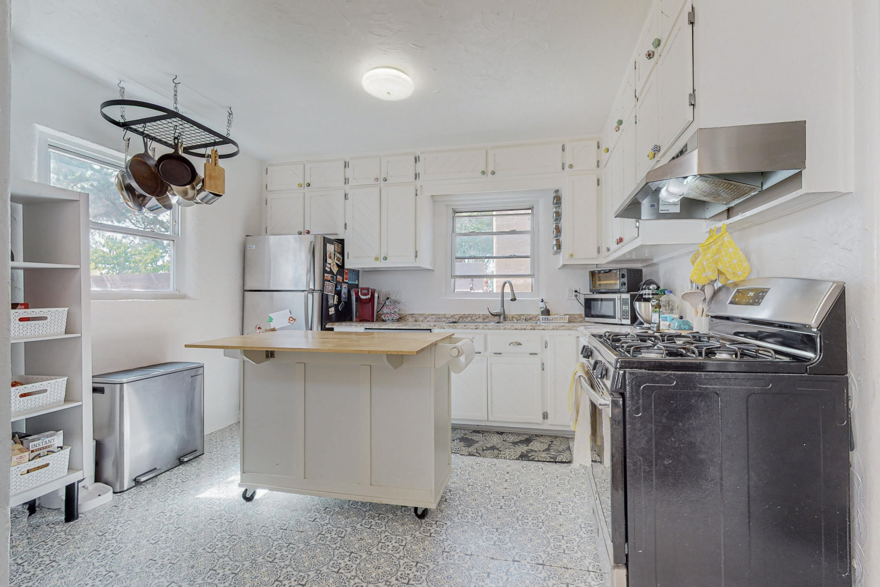 401 Cardenas Drive NE