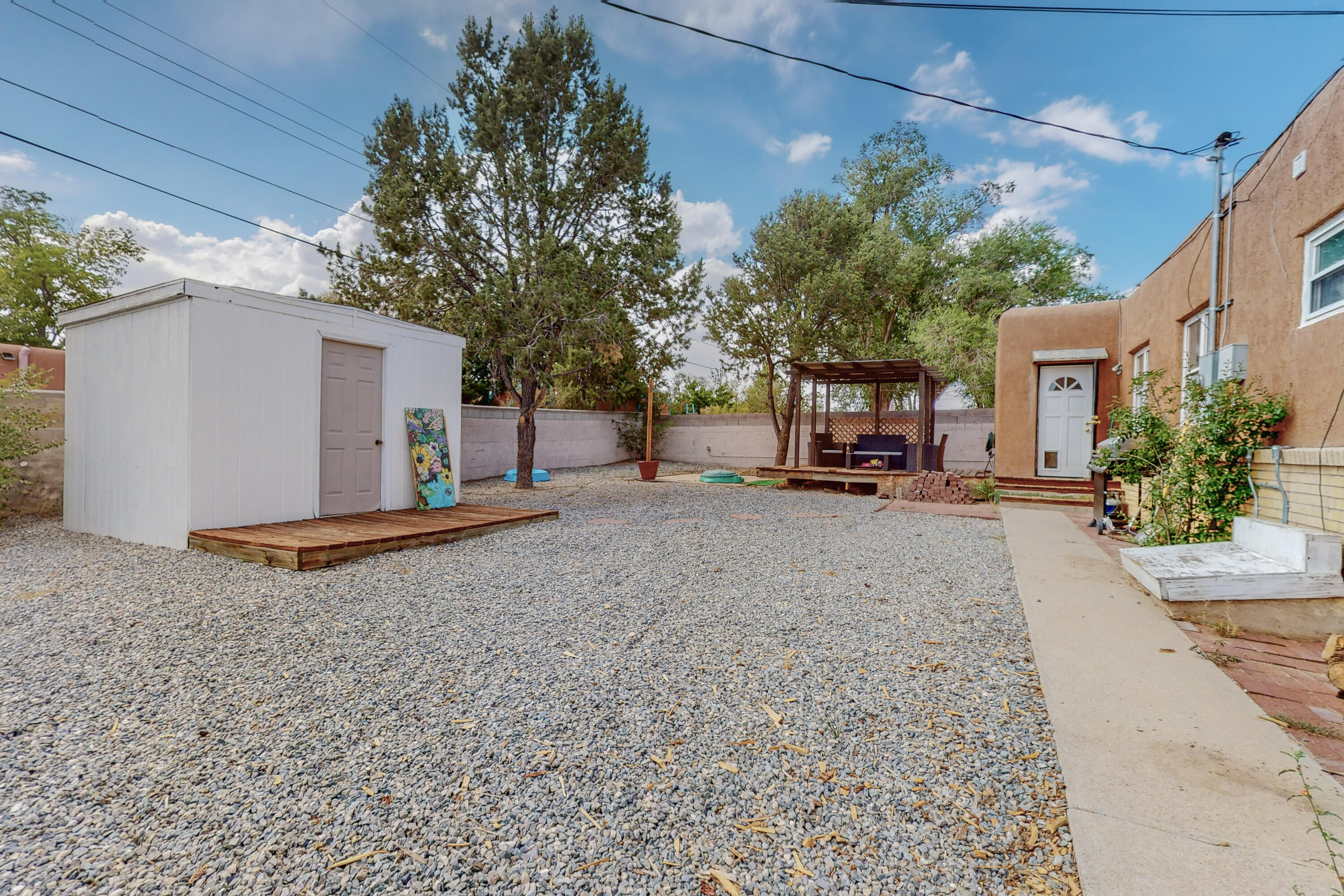 401 Cardenas Drive NE