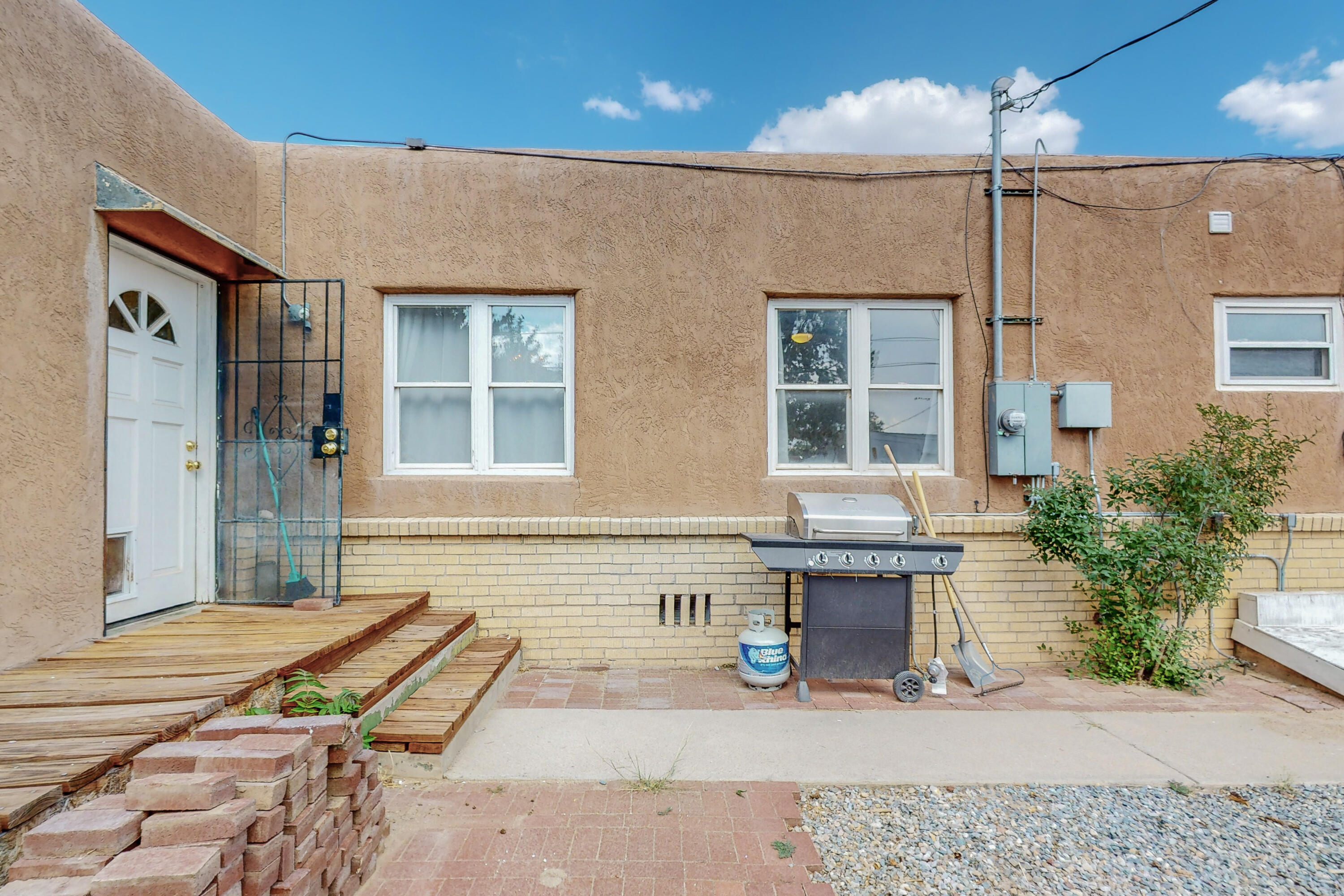 401 Cardenas Drive NE