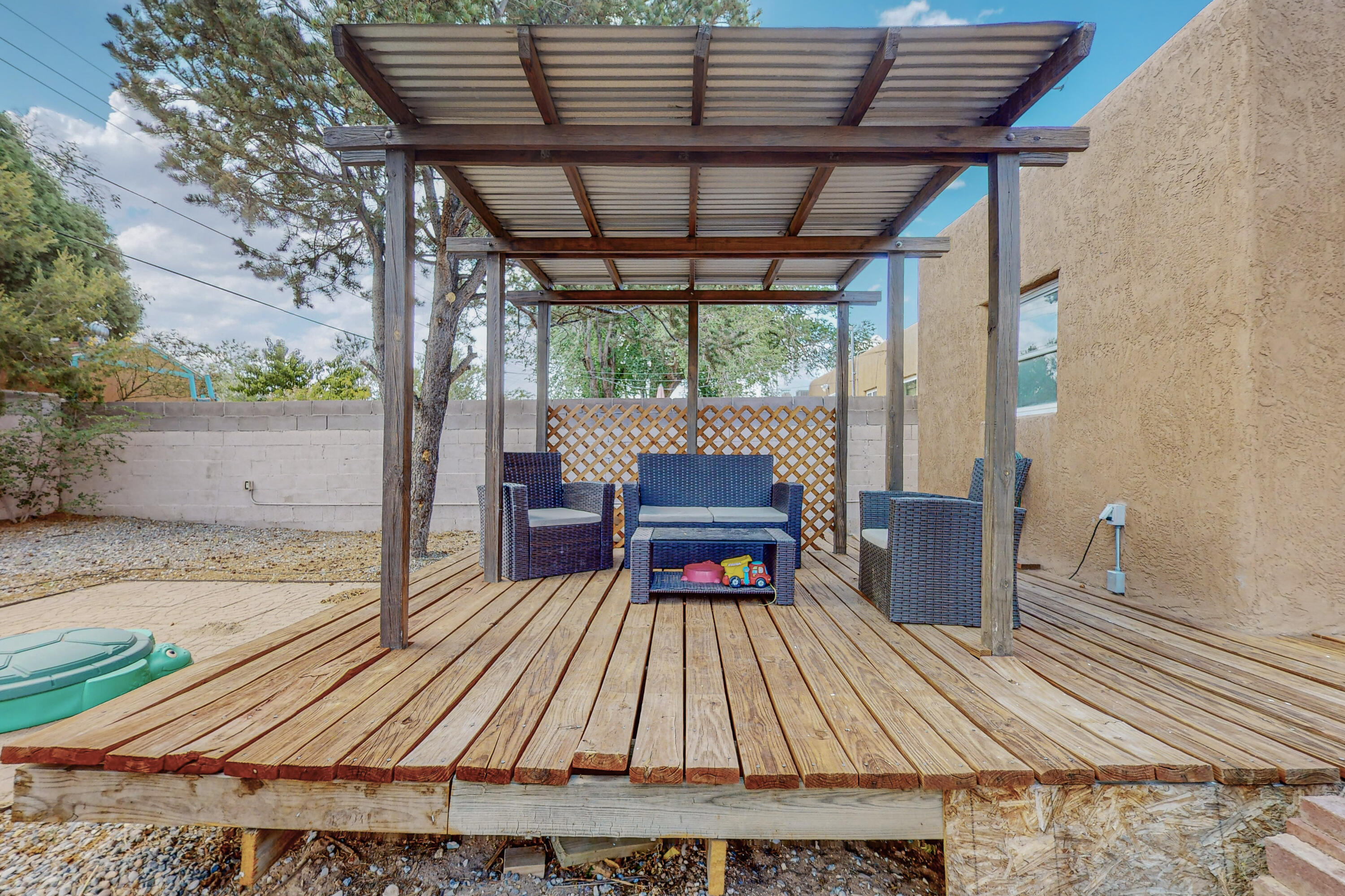 401 Cardenas Drive NE