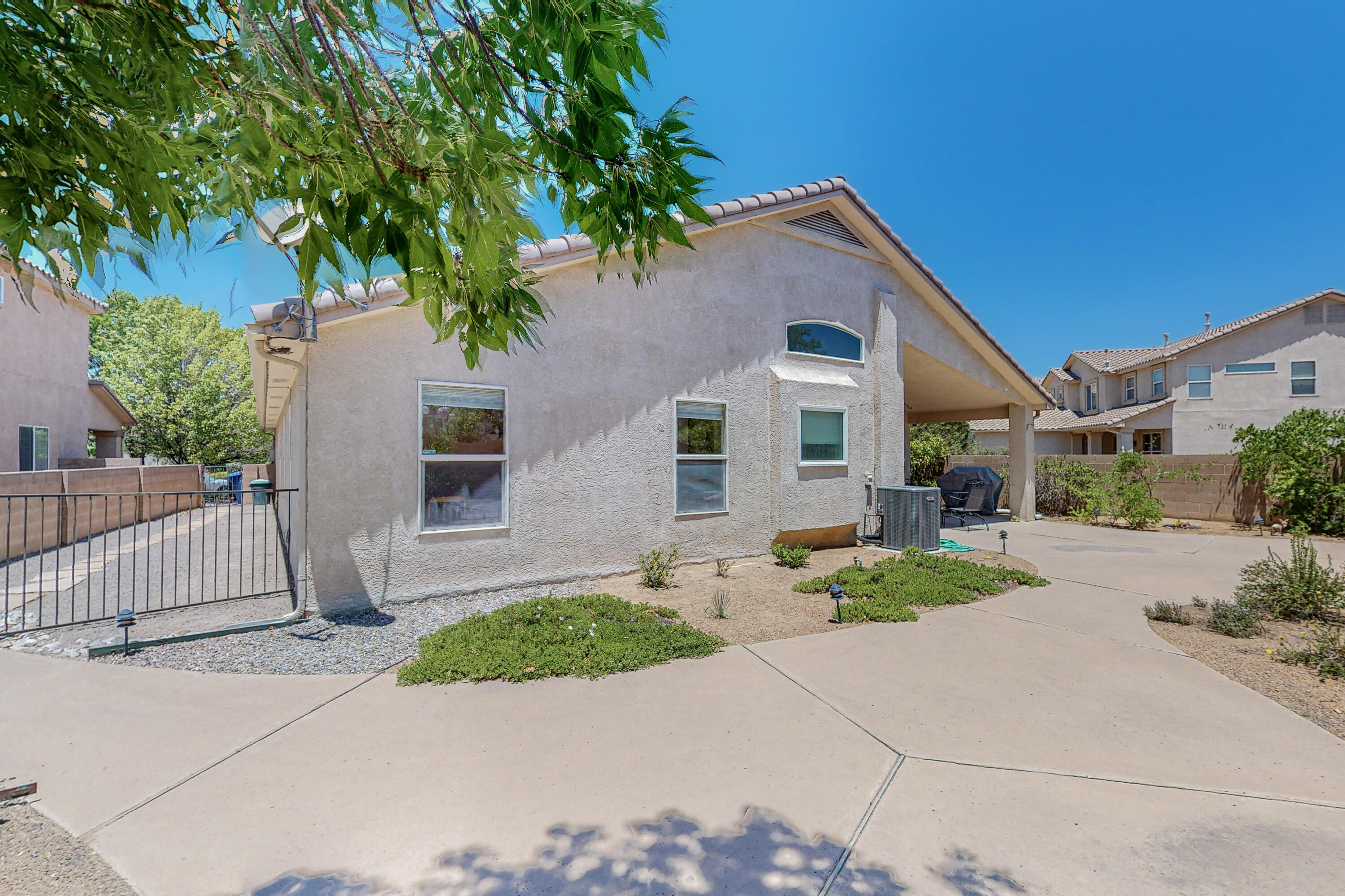 1131 Diamondback Drive NE
