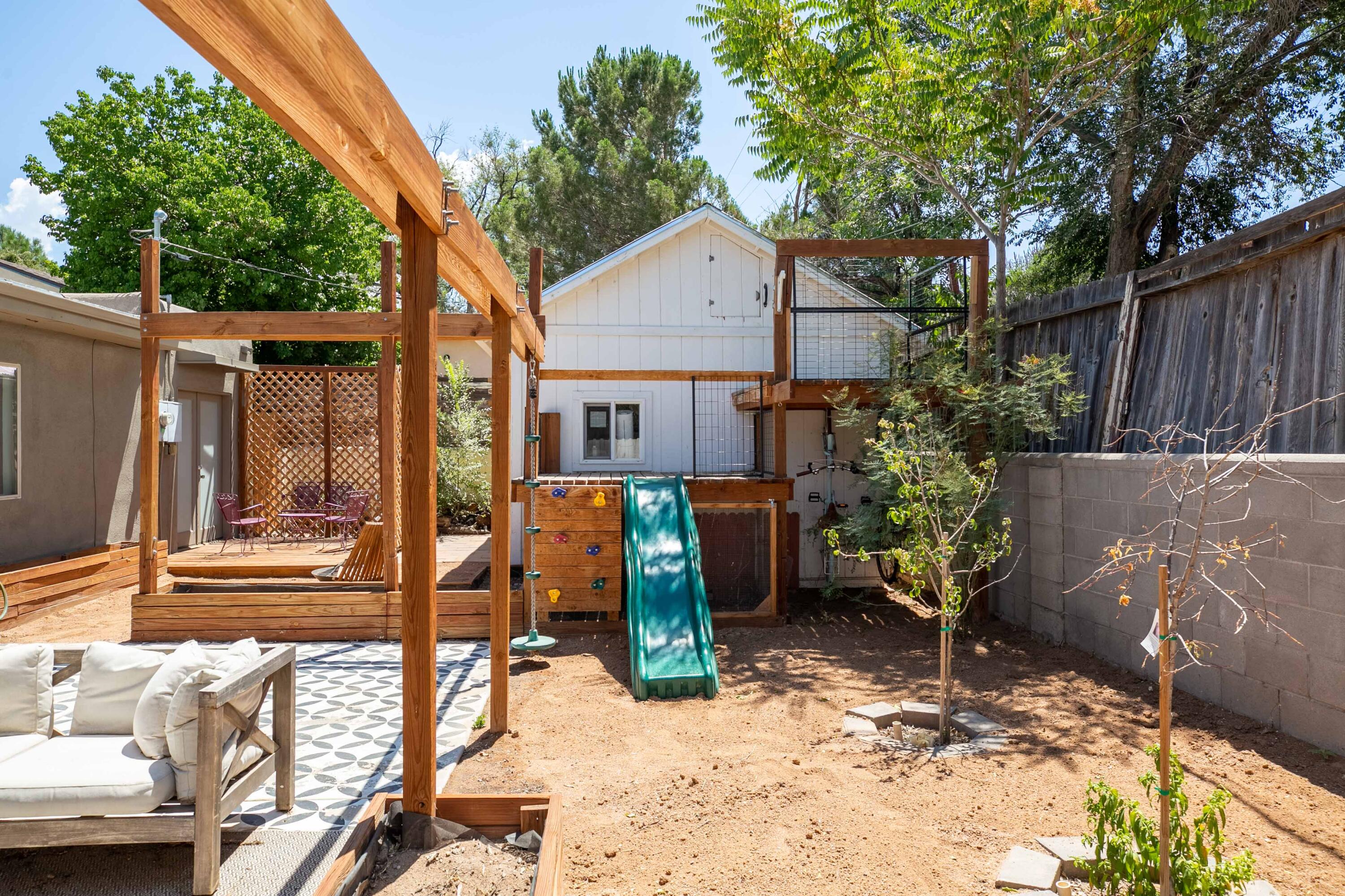2726 Santa Clara Avenue SE