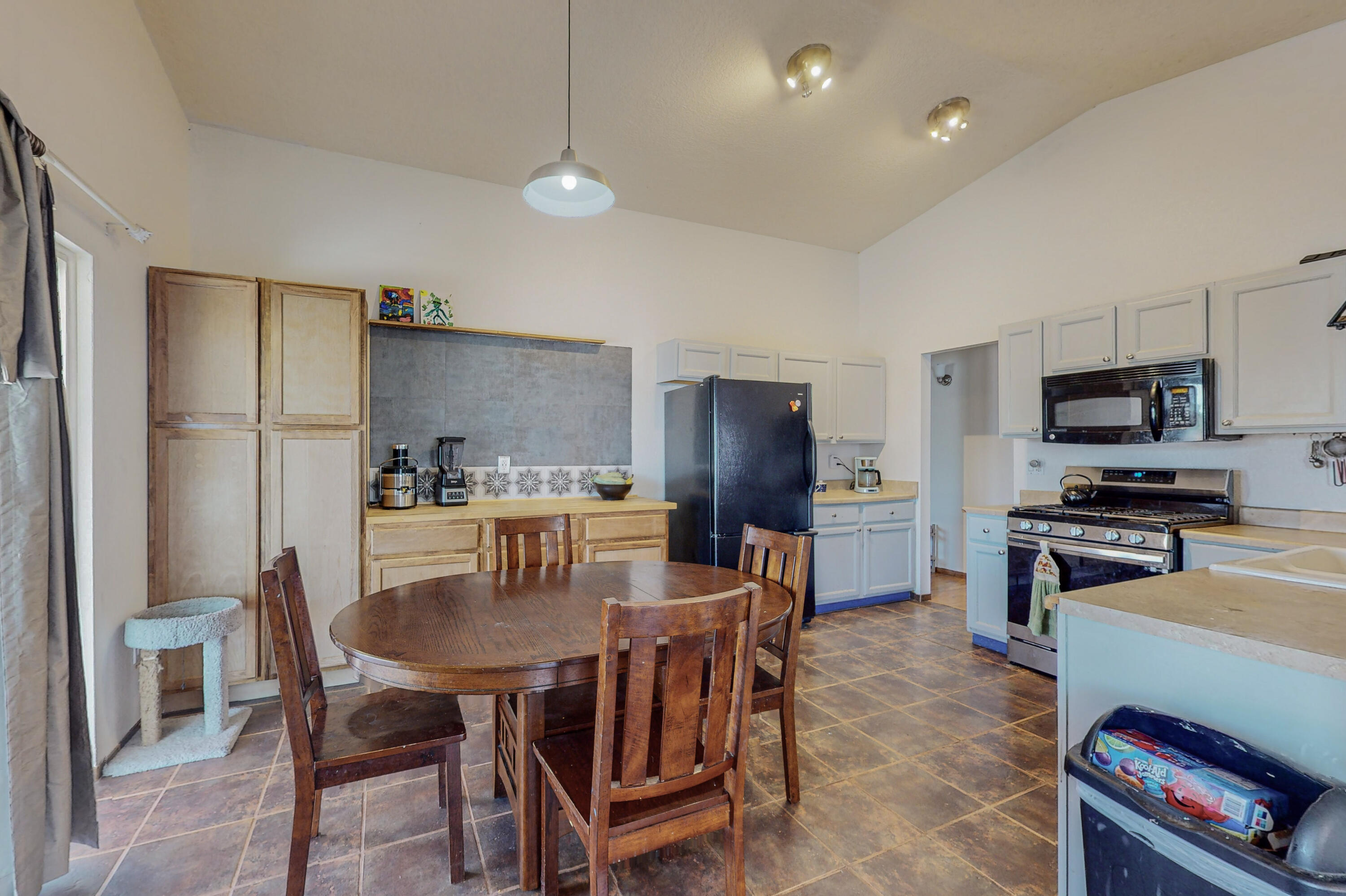 512 Thoroughbred Drive SW