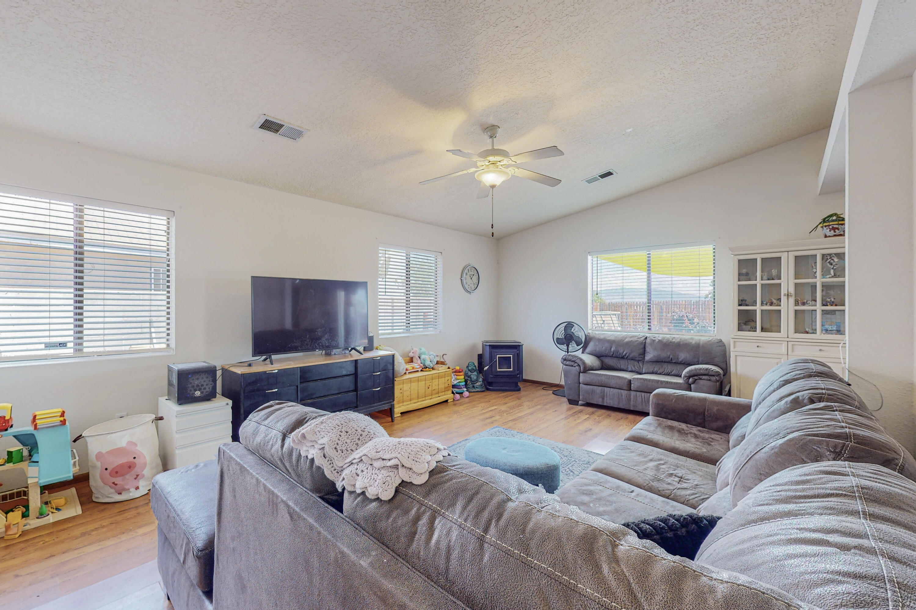 512 Thoroughbred Drive SW