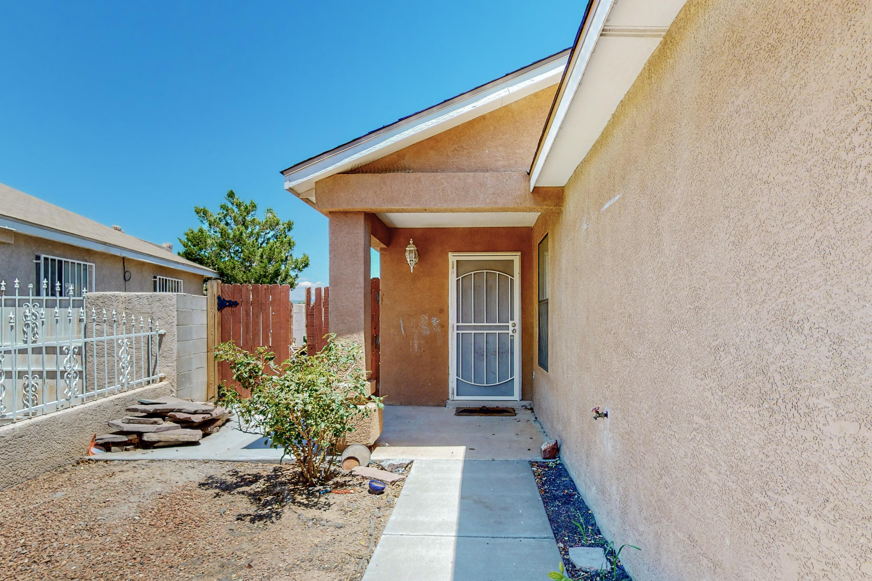 512 Thoroughbred Drive SW