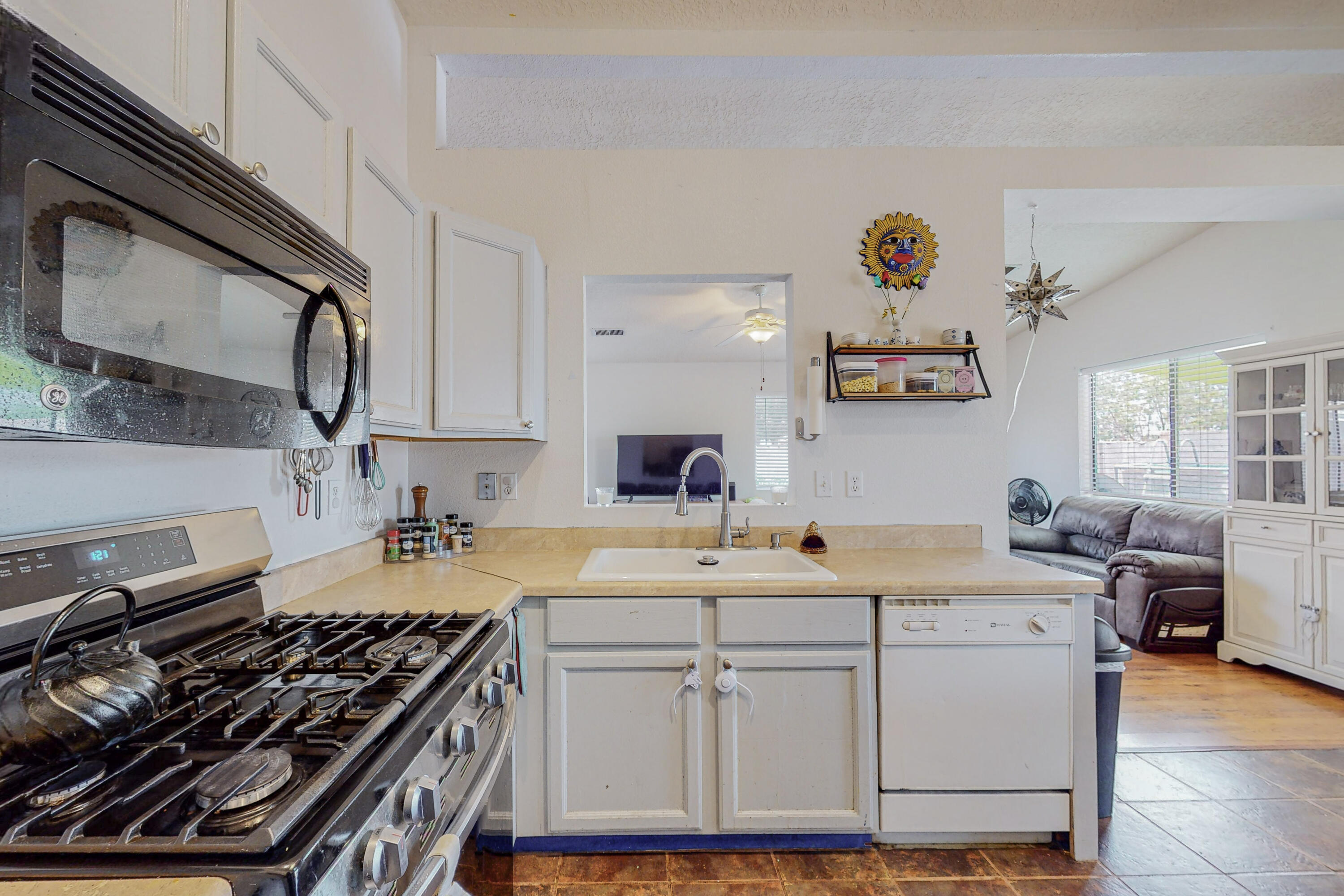 512 Thoroughbred Drive SW