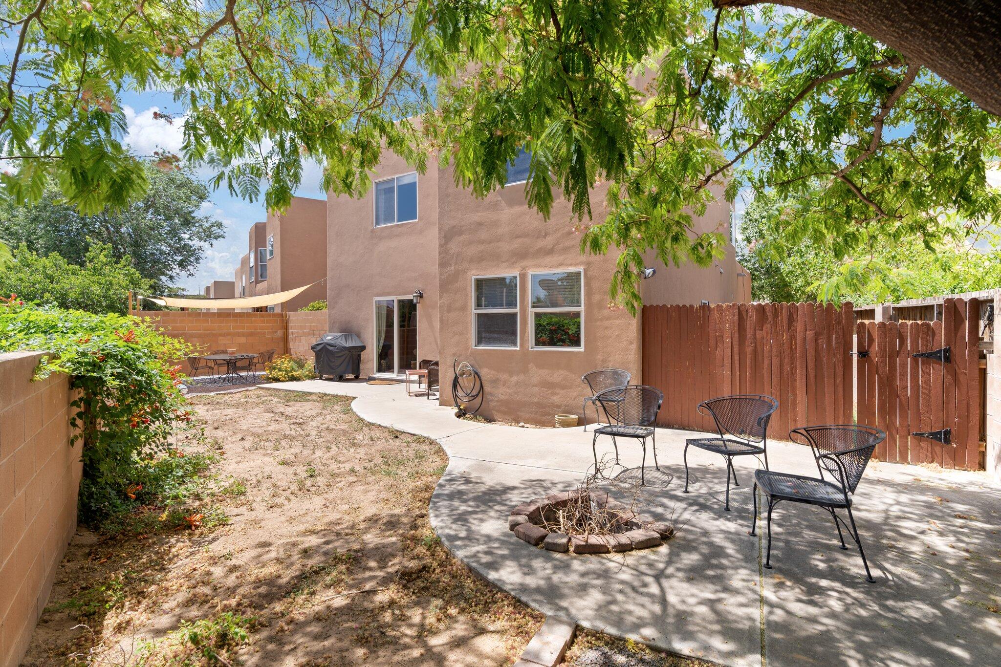 6404 Mesa Alegre Avenue NW