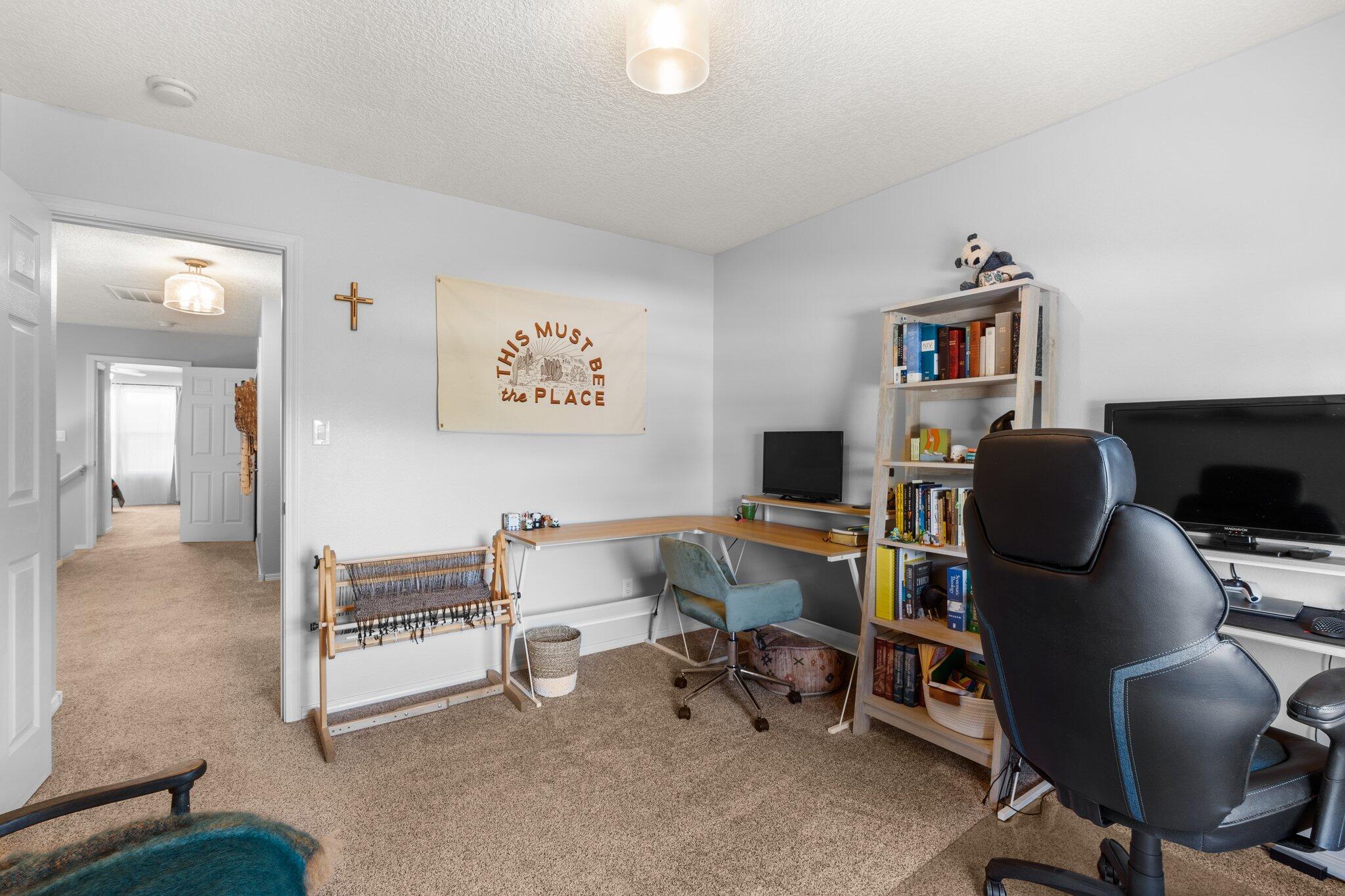 6404 Mesa Alegre Avenue NW