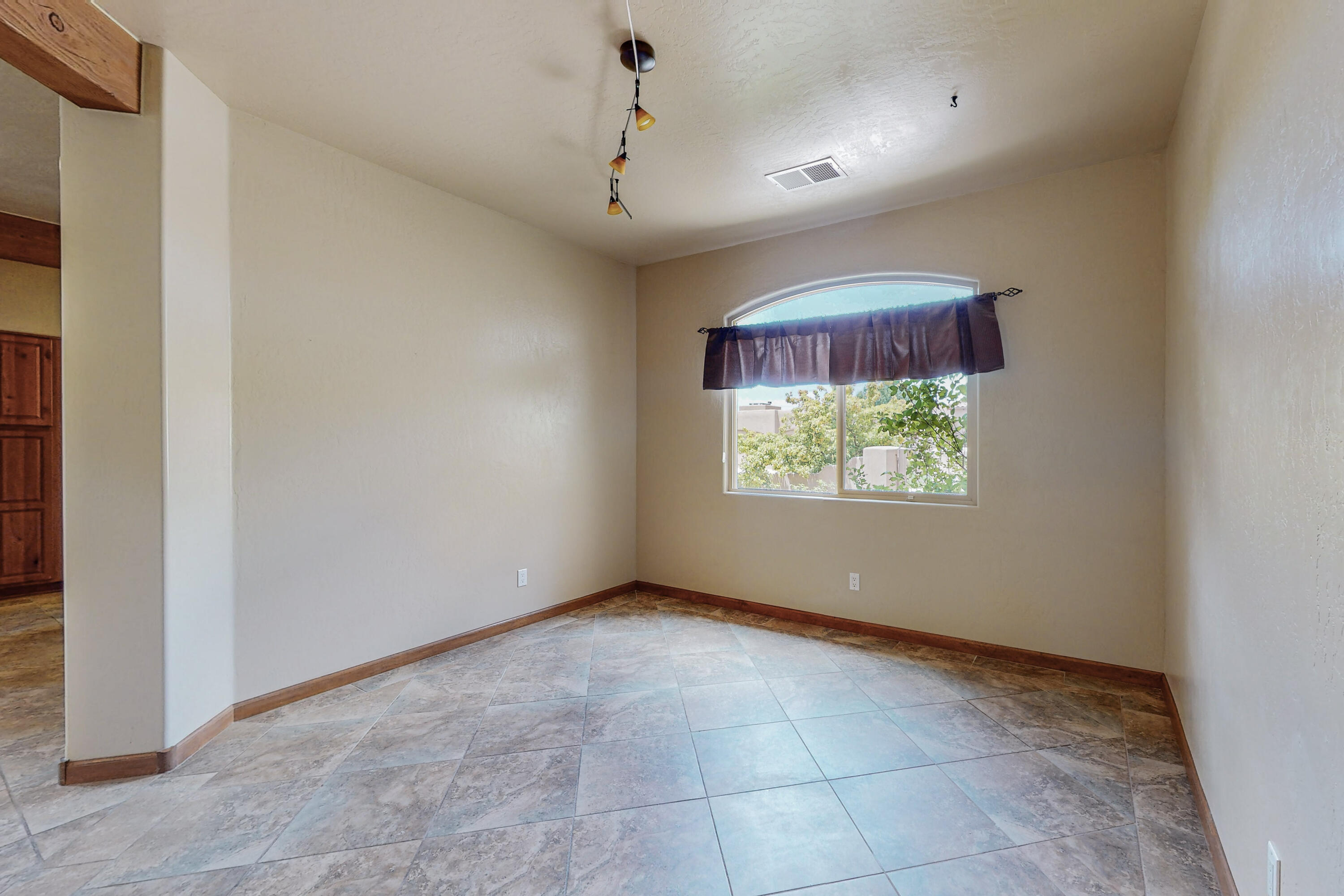 8208 Grape Vine Court NE
