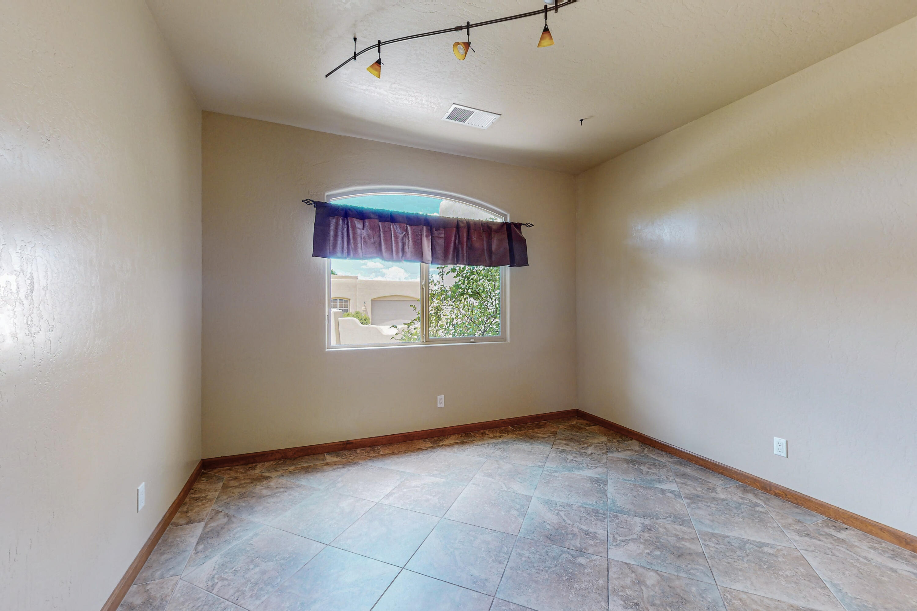 8208 Grape Vine Court NE