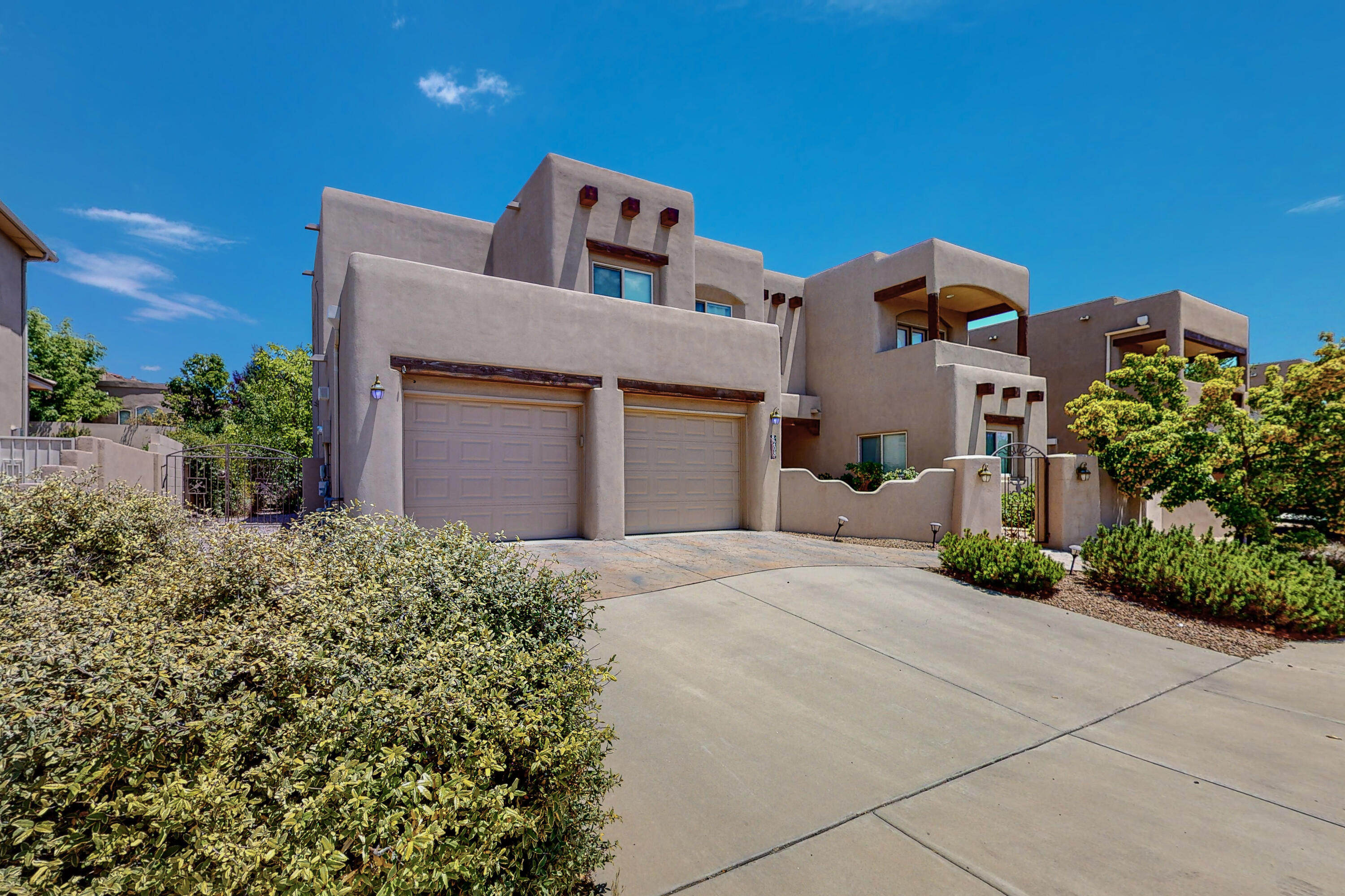 8208 Grape Vine Court NE