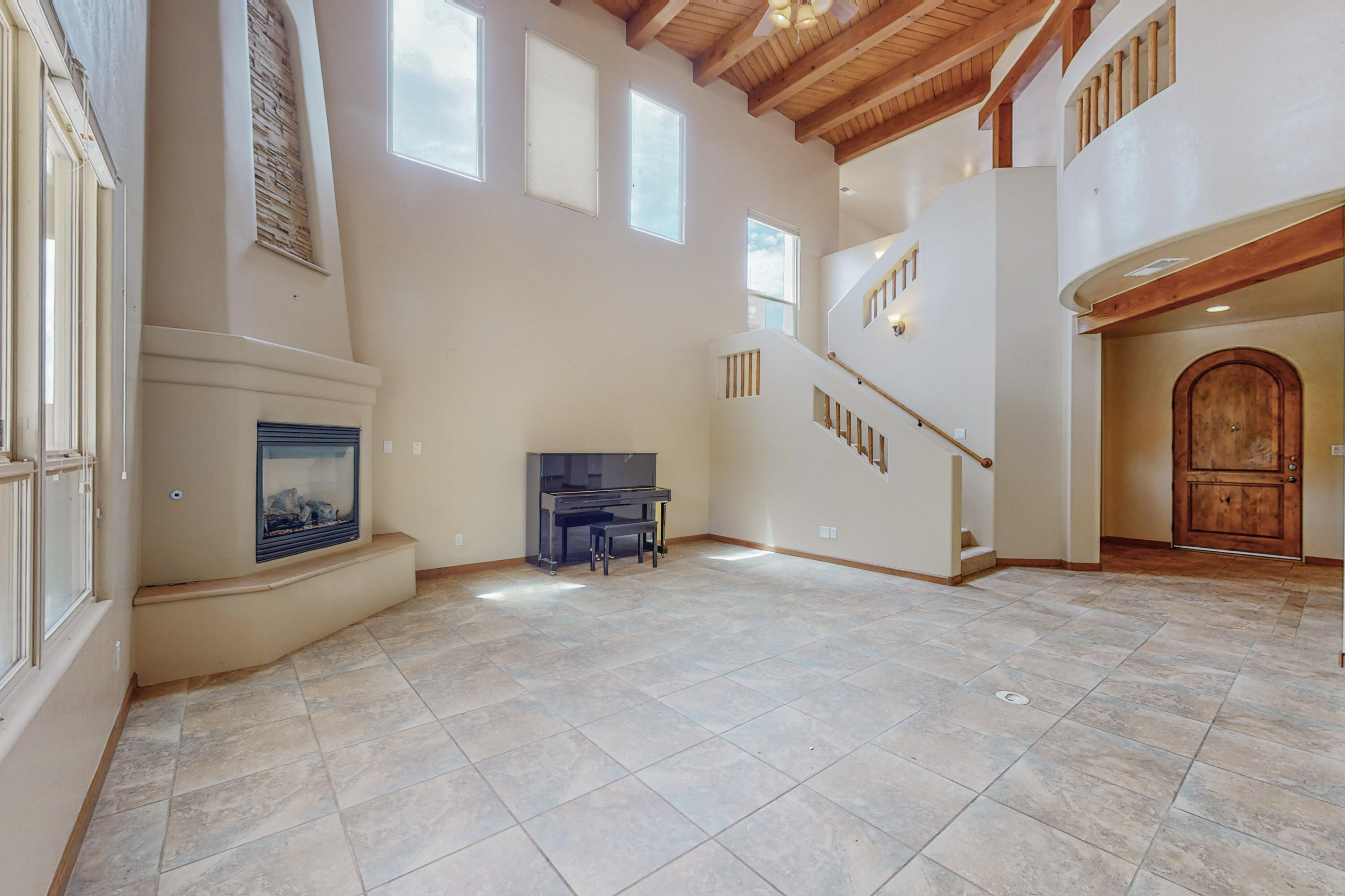 8208 Grape Vine Court NE