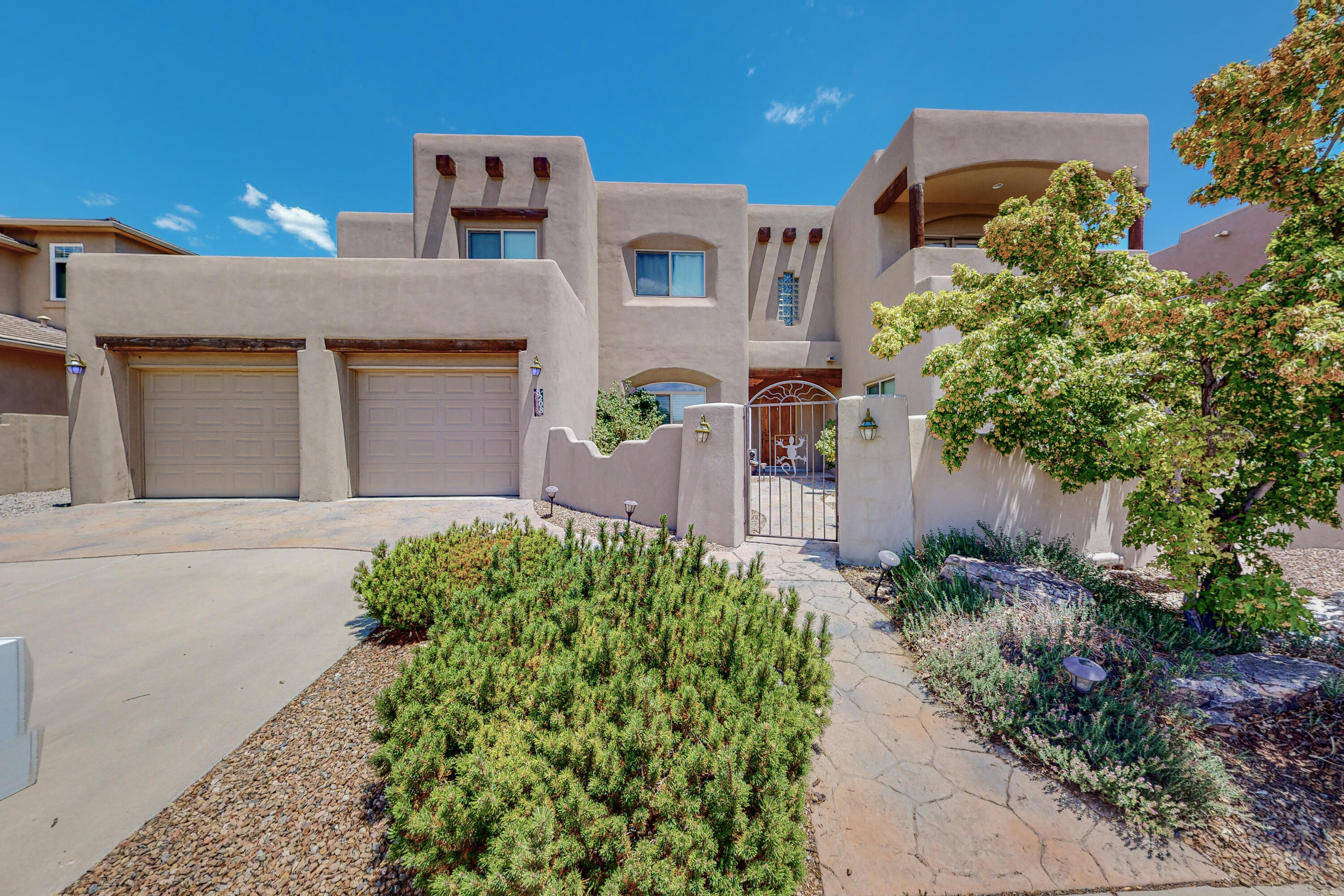 8208 Grape Vine Court NE